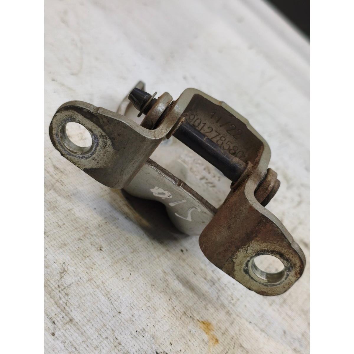 Dobradiça Porta Inferior S10 2013 A 2022 Original 52125333 - Imagem 2