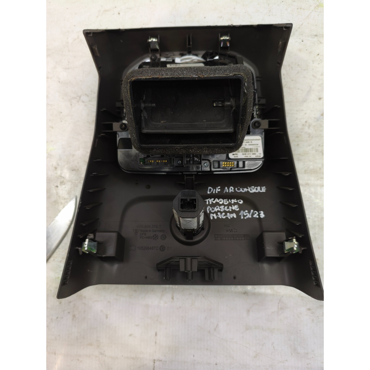 Difusor Ar Console Tras Usb Porsche Macan 15 A 23 95B864378D - Imagem 6