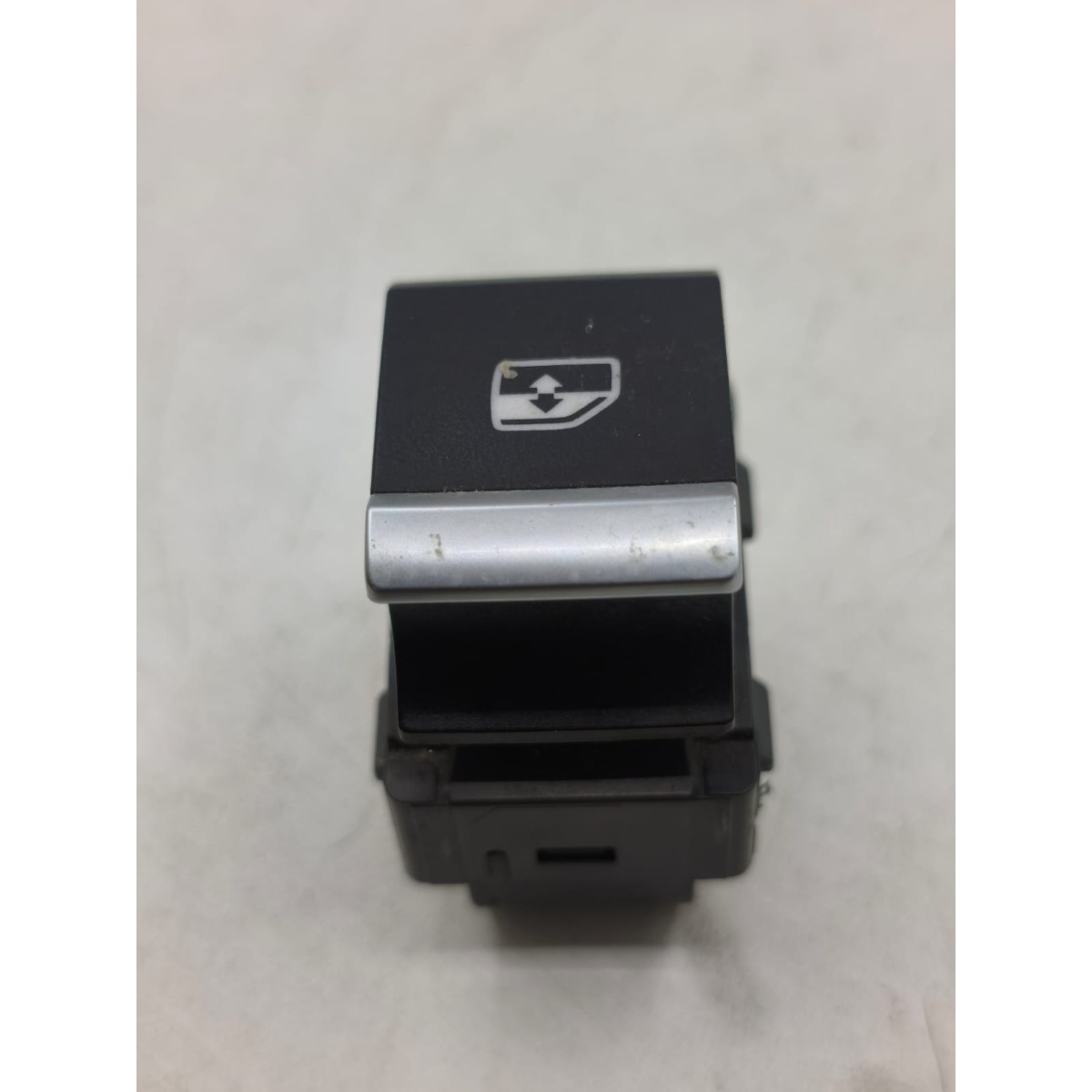 Botao Vidro Porta Tras Esq Audi Q5  2023 4M0959855 - Imagem 2