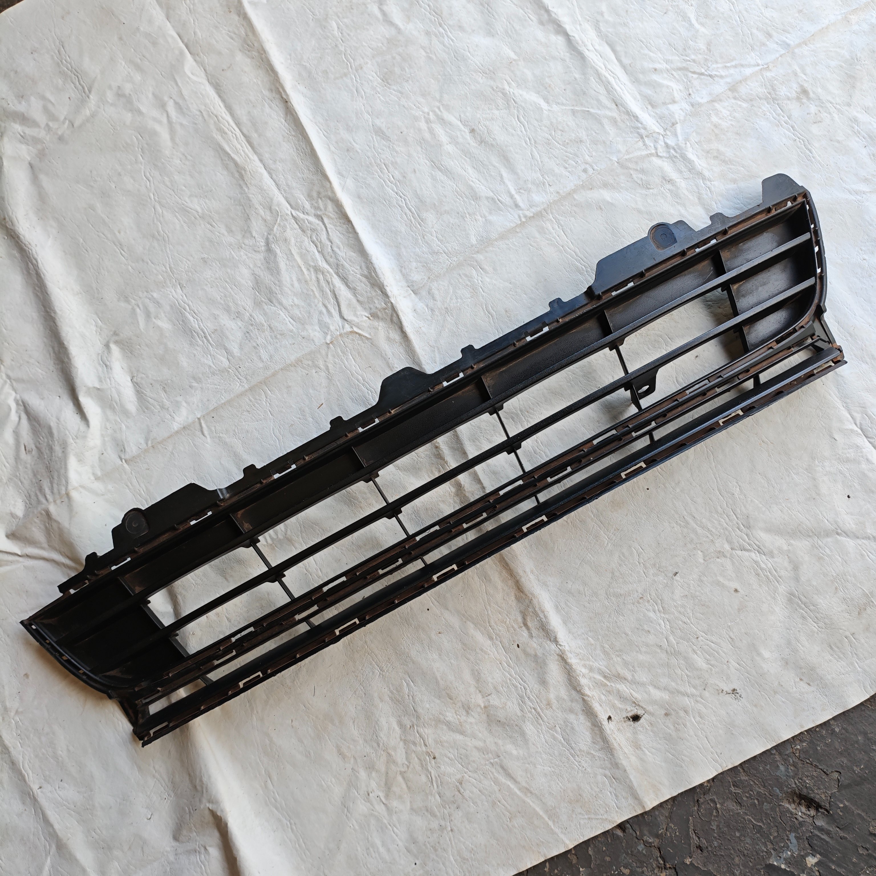 Grade de Ventilação Para-choque Volkswagen CrossFox 2015/19 - Imagem 2