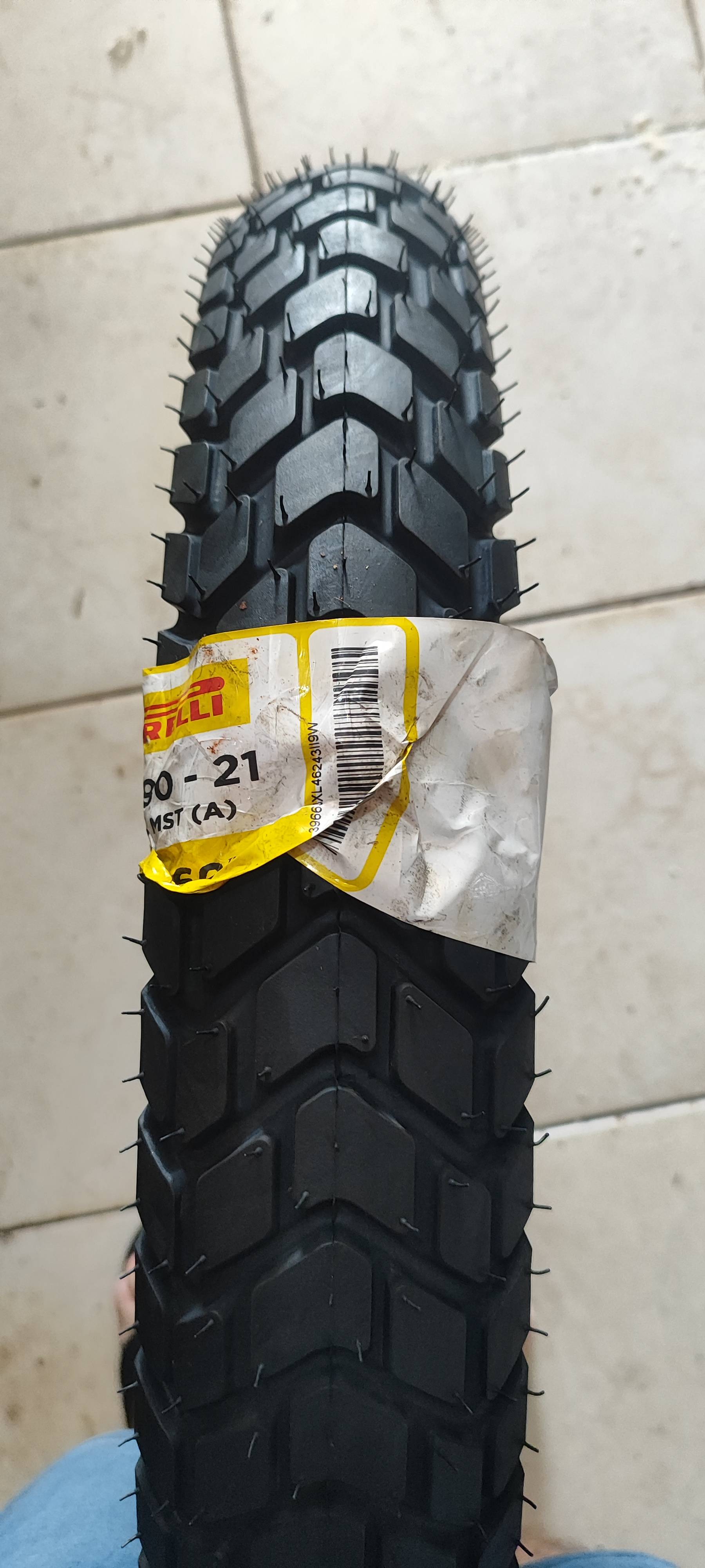 PNEU PIRELLI 90/90/ 21 - Imagem 1
