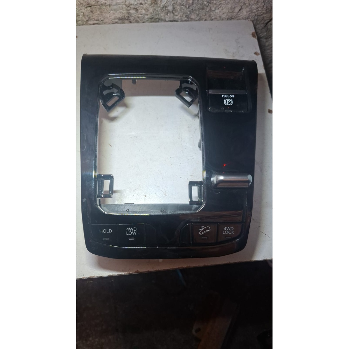 Moldura Botão Freio Mão Jeep Compass/Commander 21/ 608478365