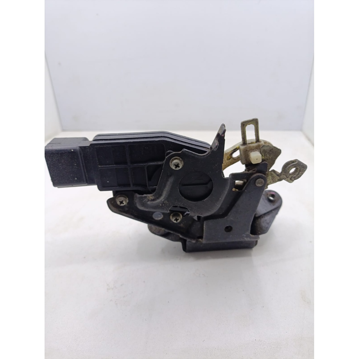 Fechadura Tampa Traseira Toyota SW4 2005-2015 - Imagem 4