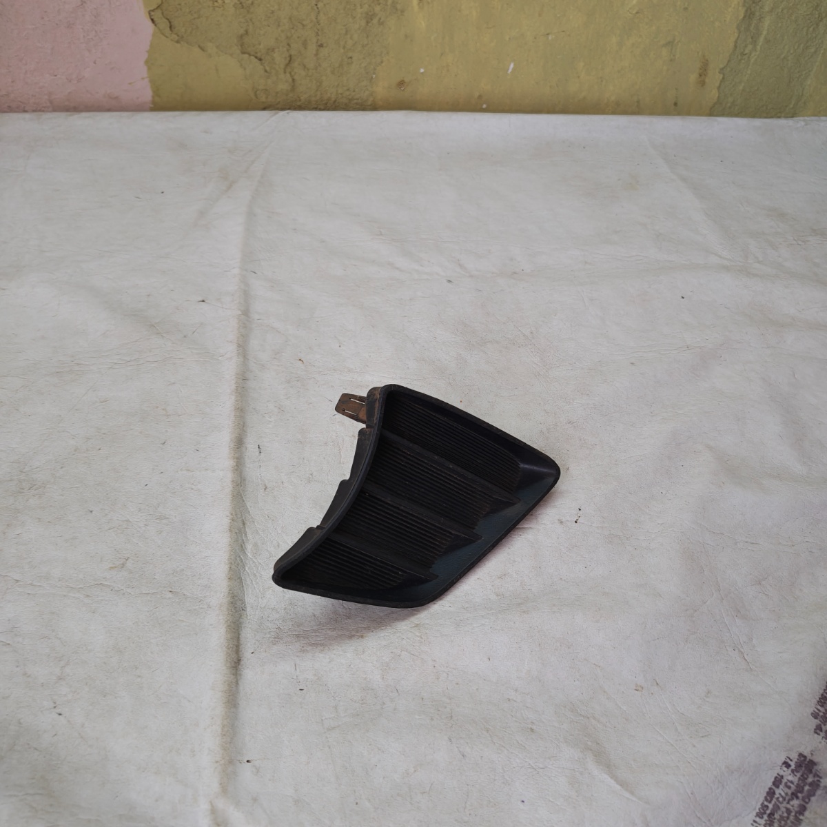 Moldura Parachoque Dianteiro Esquerdo Hilux - Imagem 2