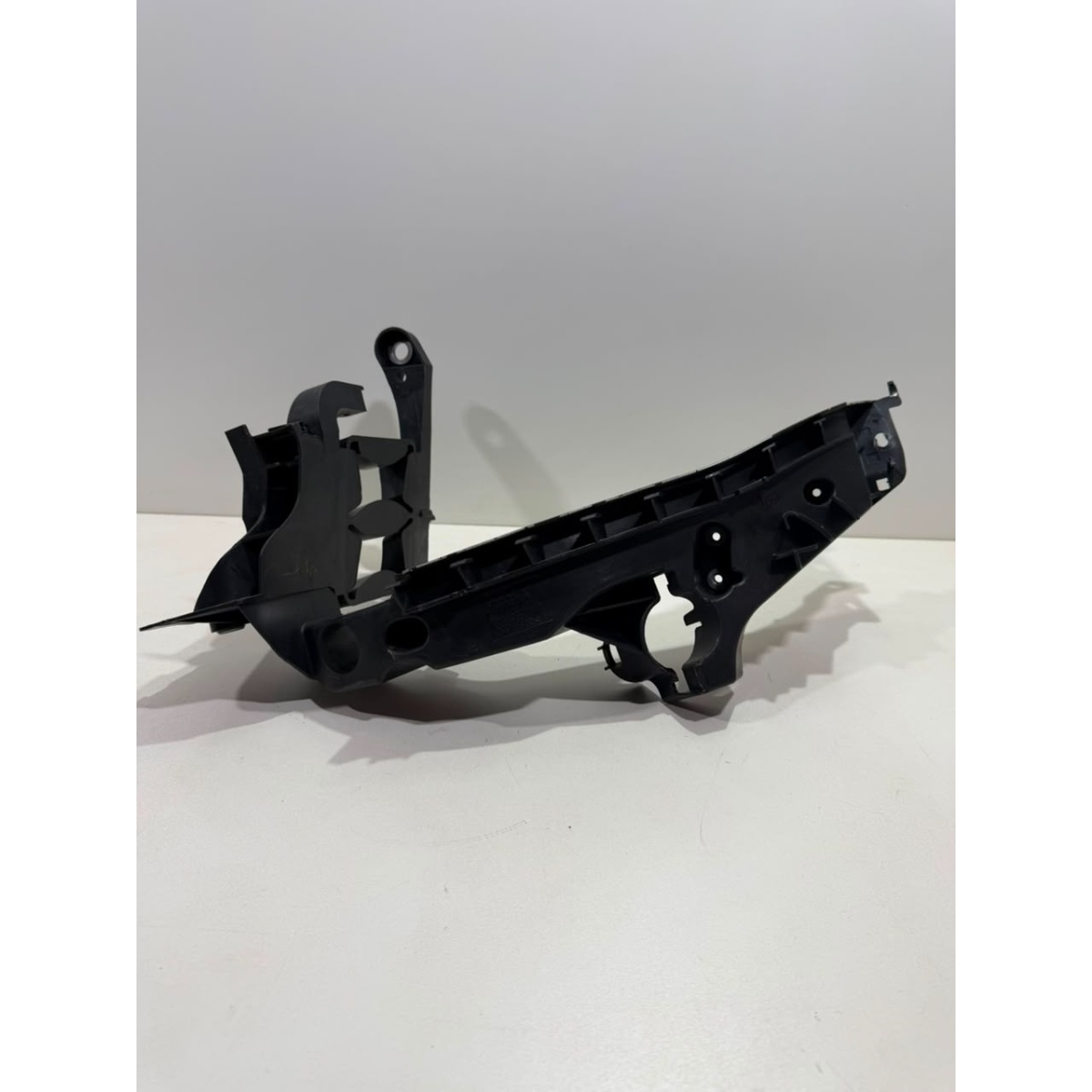 Suporte Guia Farol Audi A4 2009 2010 2011 2012 Lado Esquerdo