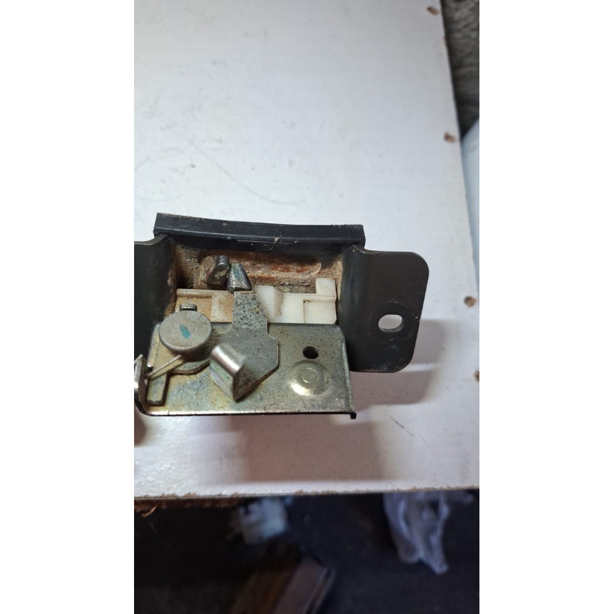 Fechadura Tampa Porta Malas Renault Kwid - Imagem 5