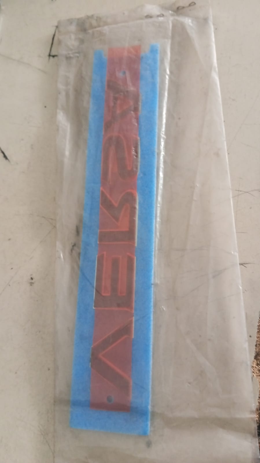 Emblema Traseiro Original Nissan Versa 90892-3BA0A - Imagem 4