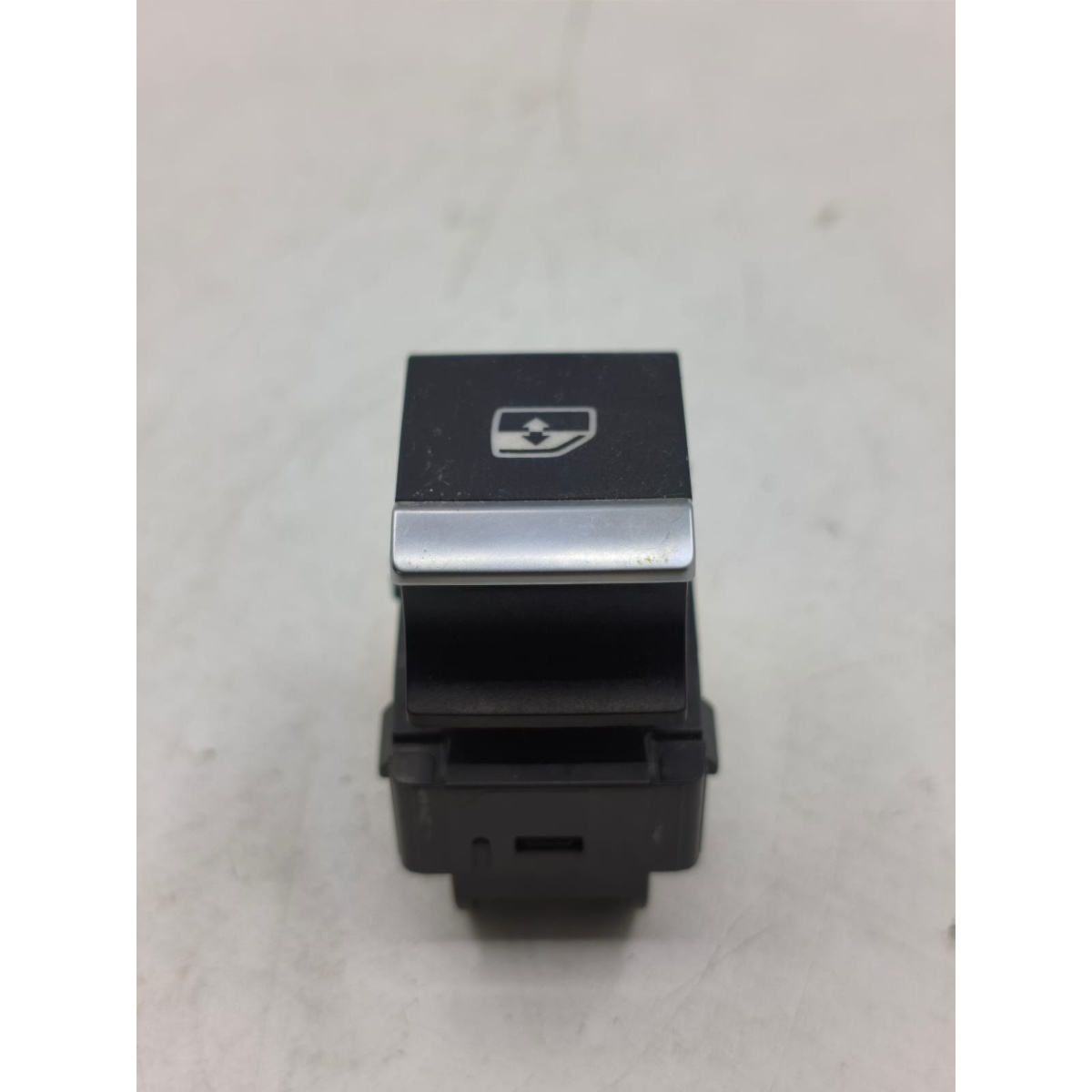 Botão Vidro Traseiro Esquerdo Audi Q5 2023 4M0959855 (Usado)