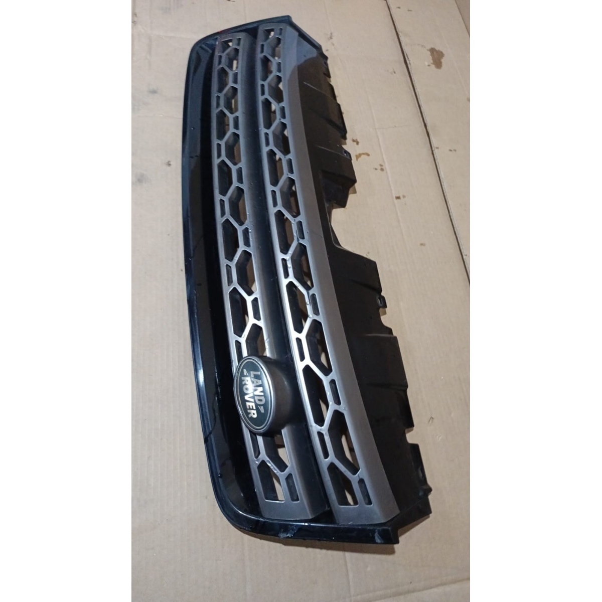 Grade Land Rover Discovery Sport Preto Com Detalhes Prateados - Imagem 2