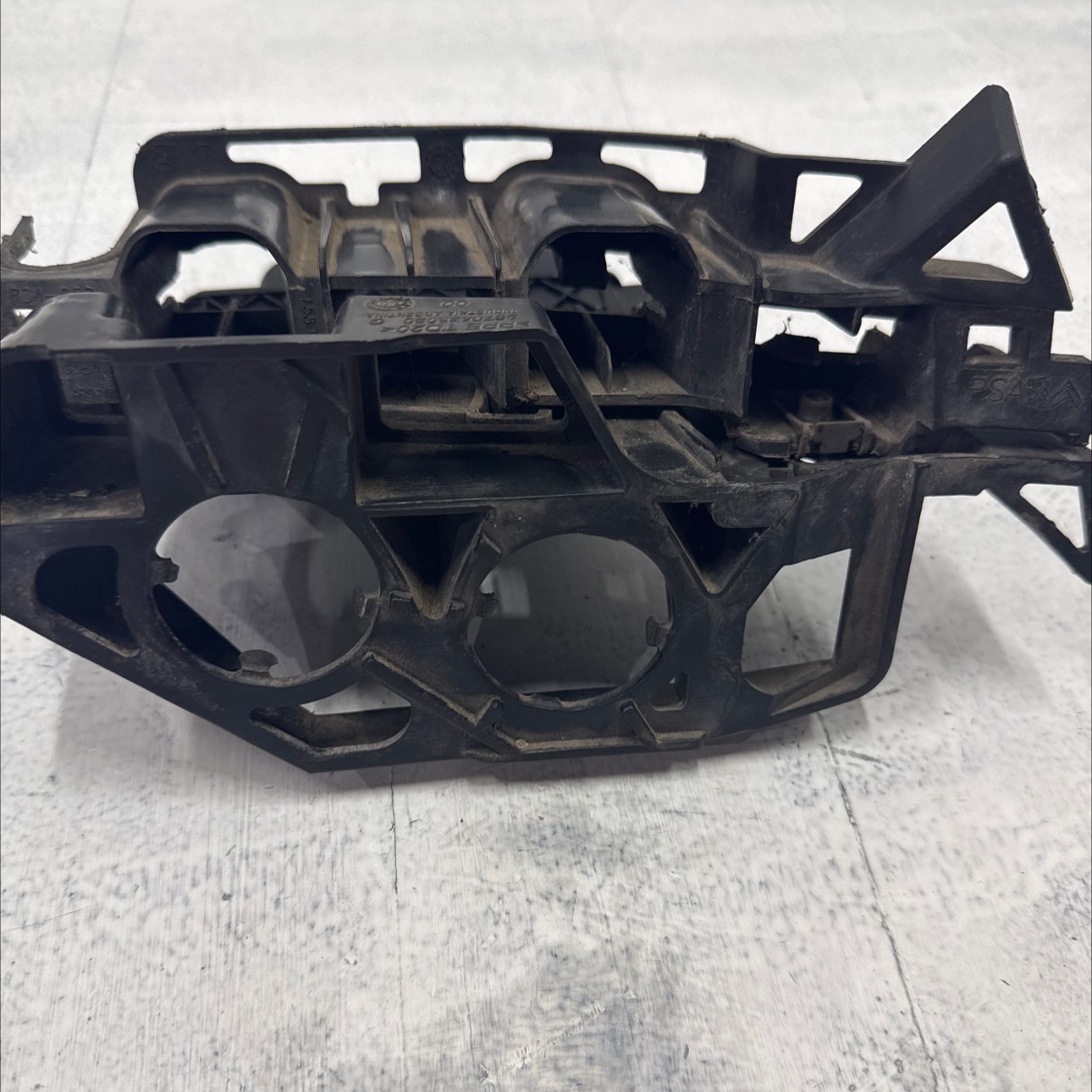 Guia Parachoque Dianteiro esquerdo Peugeot 308 E 408