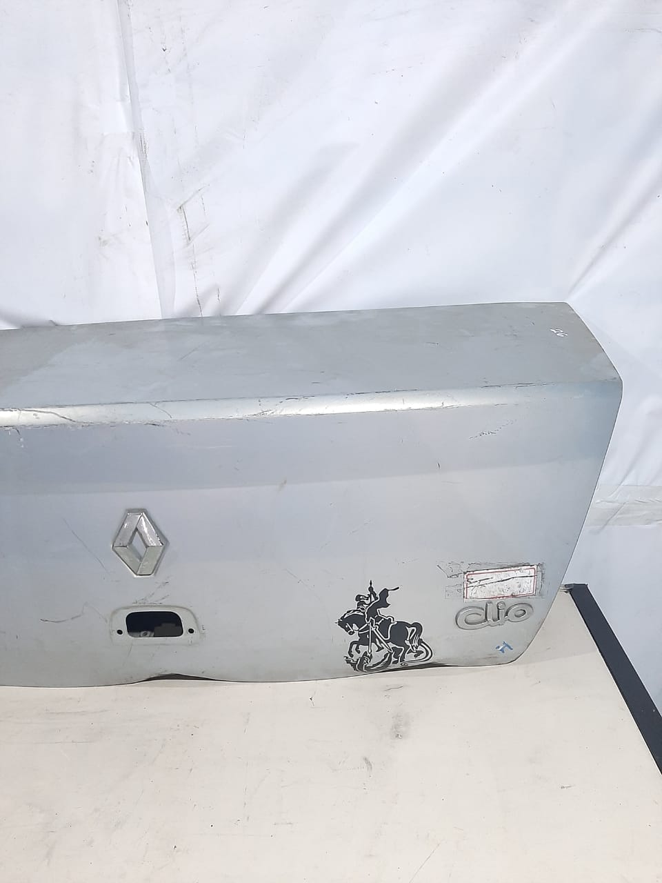 TAMPA TRASEIRA  CLIO (PRATA) - Imagem 6