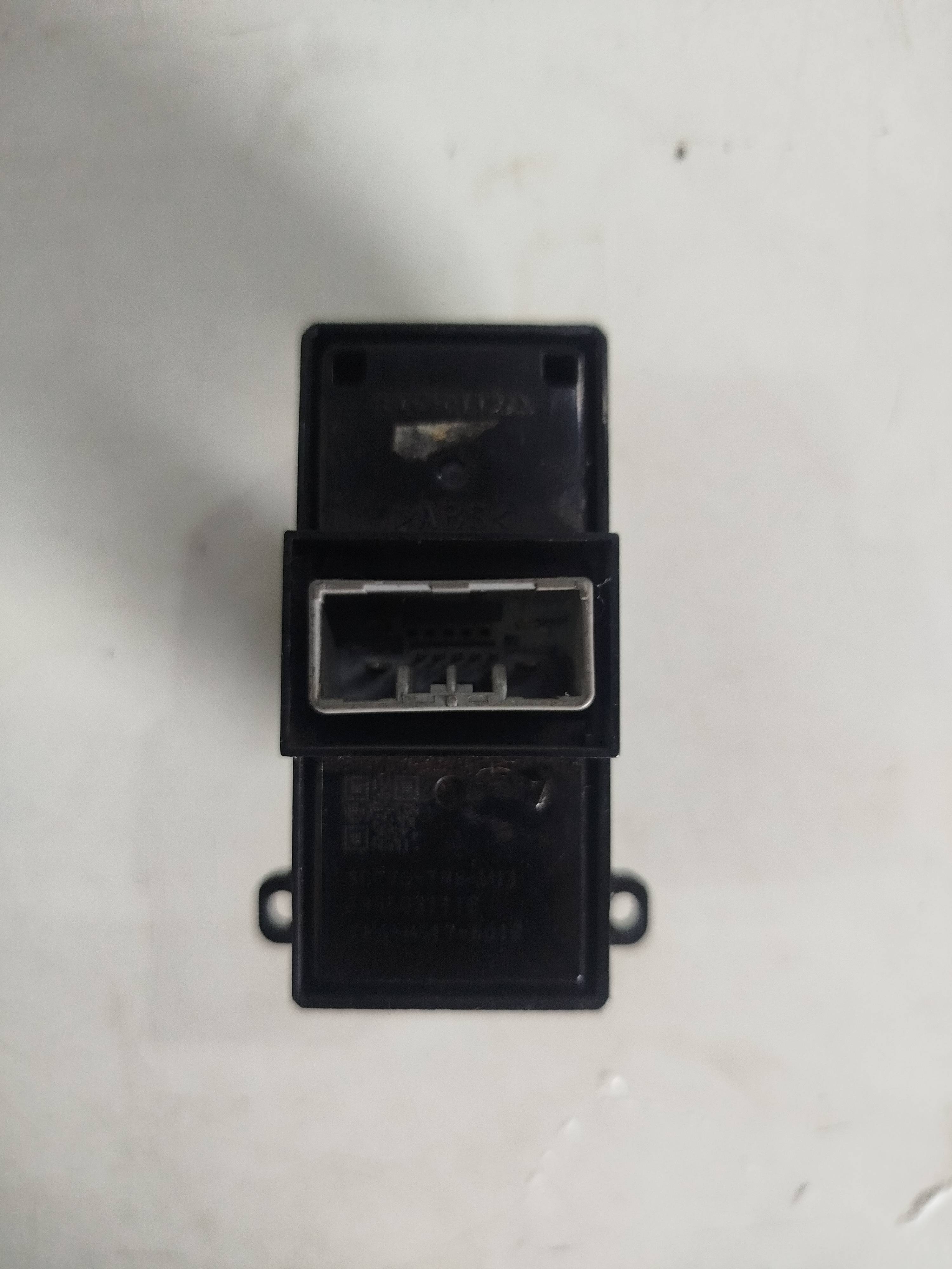 Interruptor Da Porta Traseira - Imagem 2