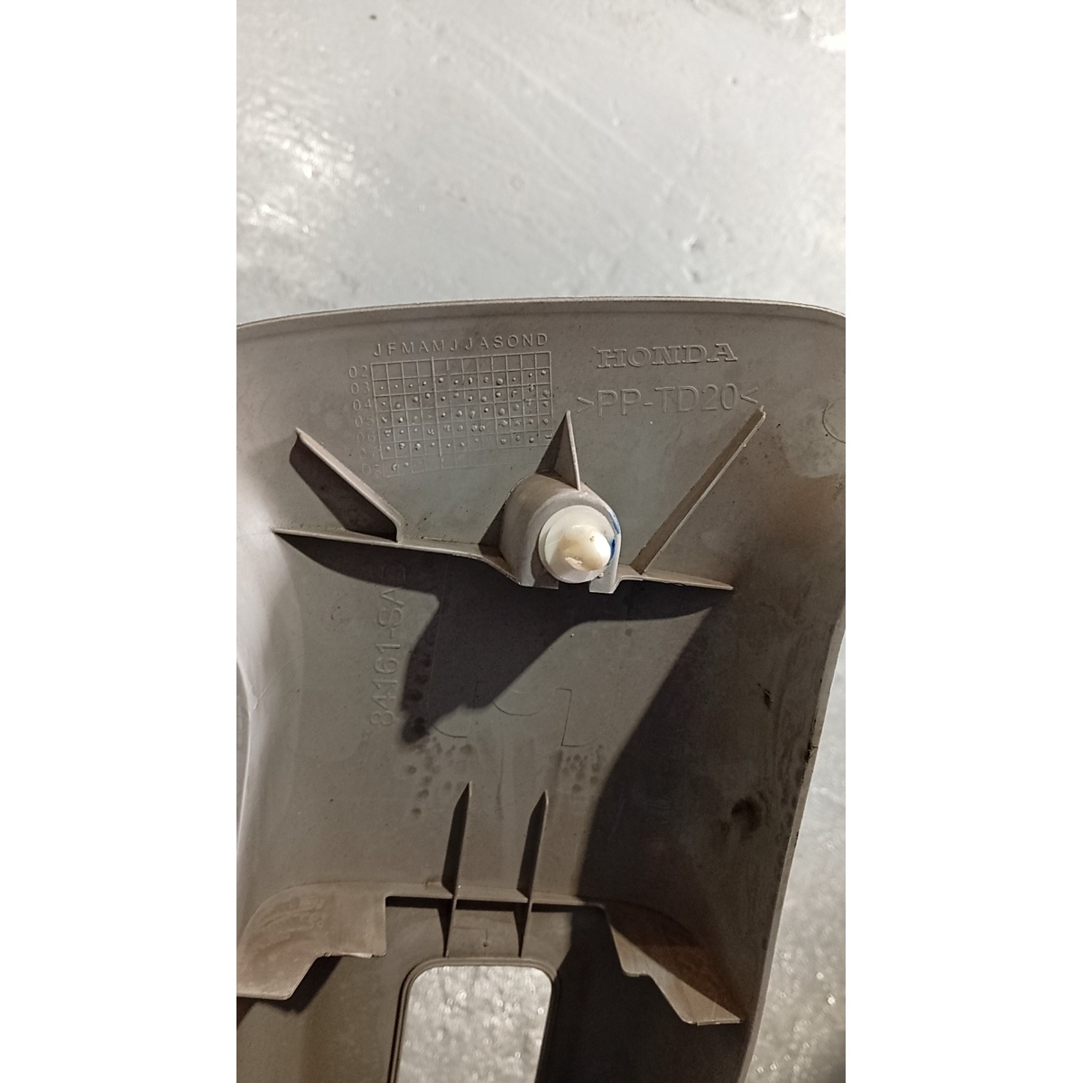 Acabamento Plástico Da Coluna Do Cinto Esquerdo Honda Fit Cinza - Imagem 3