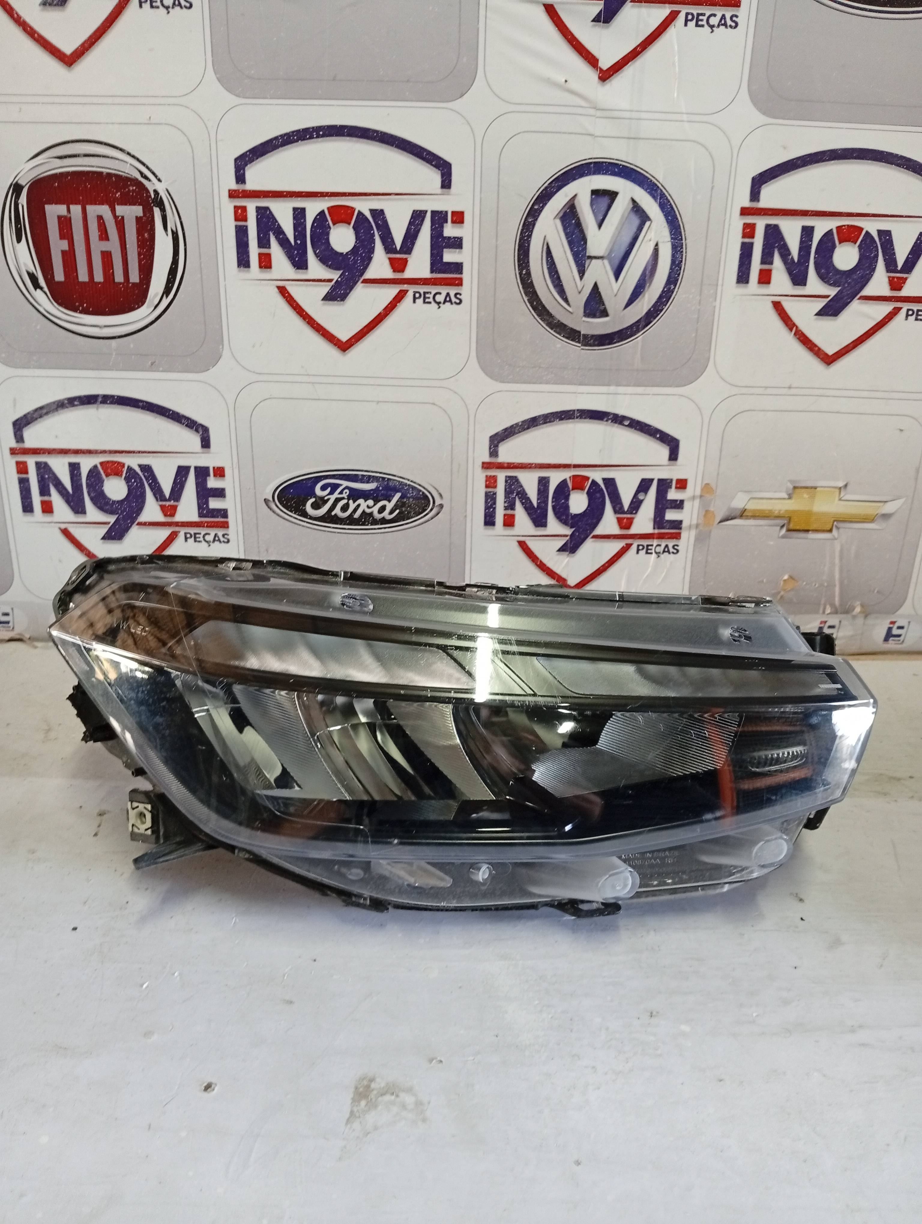 Farol Direito Volkswagen Tera