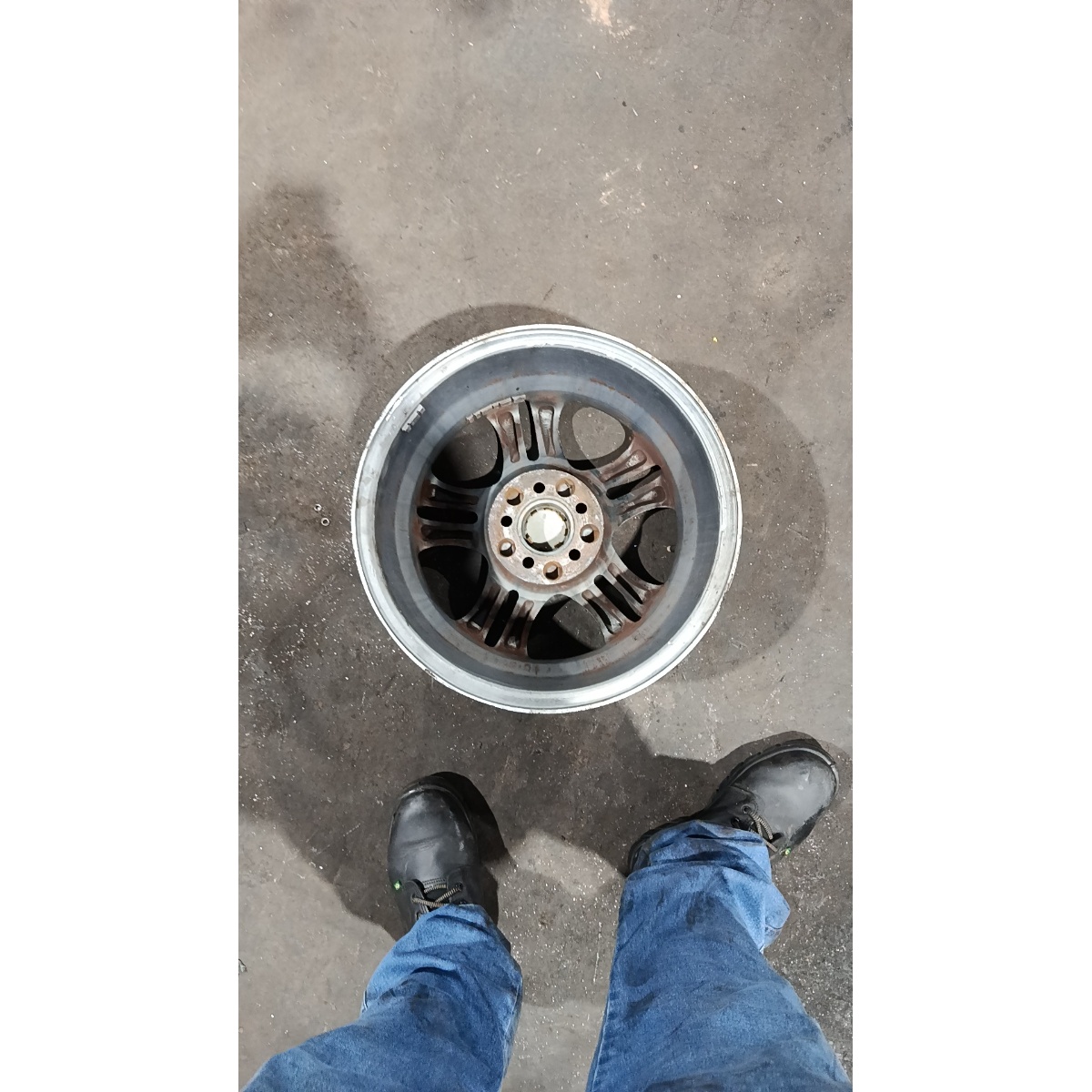 Roda De Liga Aro 15 Avulsa Modelo F49 5 Furos Avariada - Imagem 3