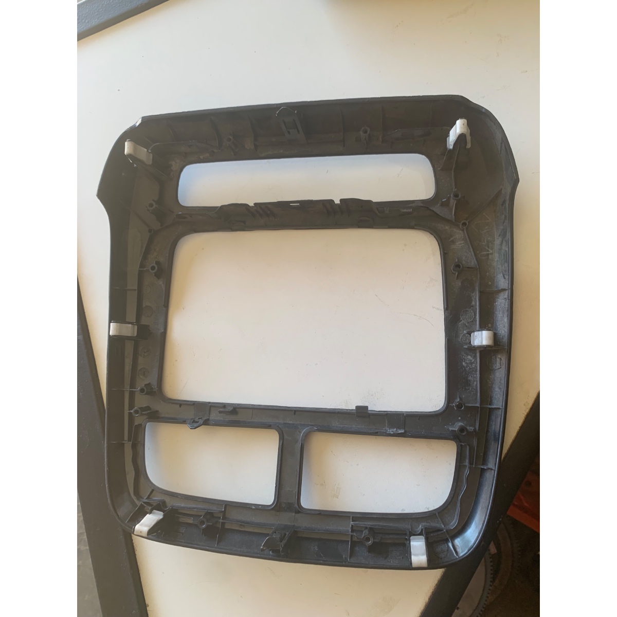 Moldura Central Painel  Renault Kwid 2018 2021 682609960r - Imagem 2