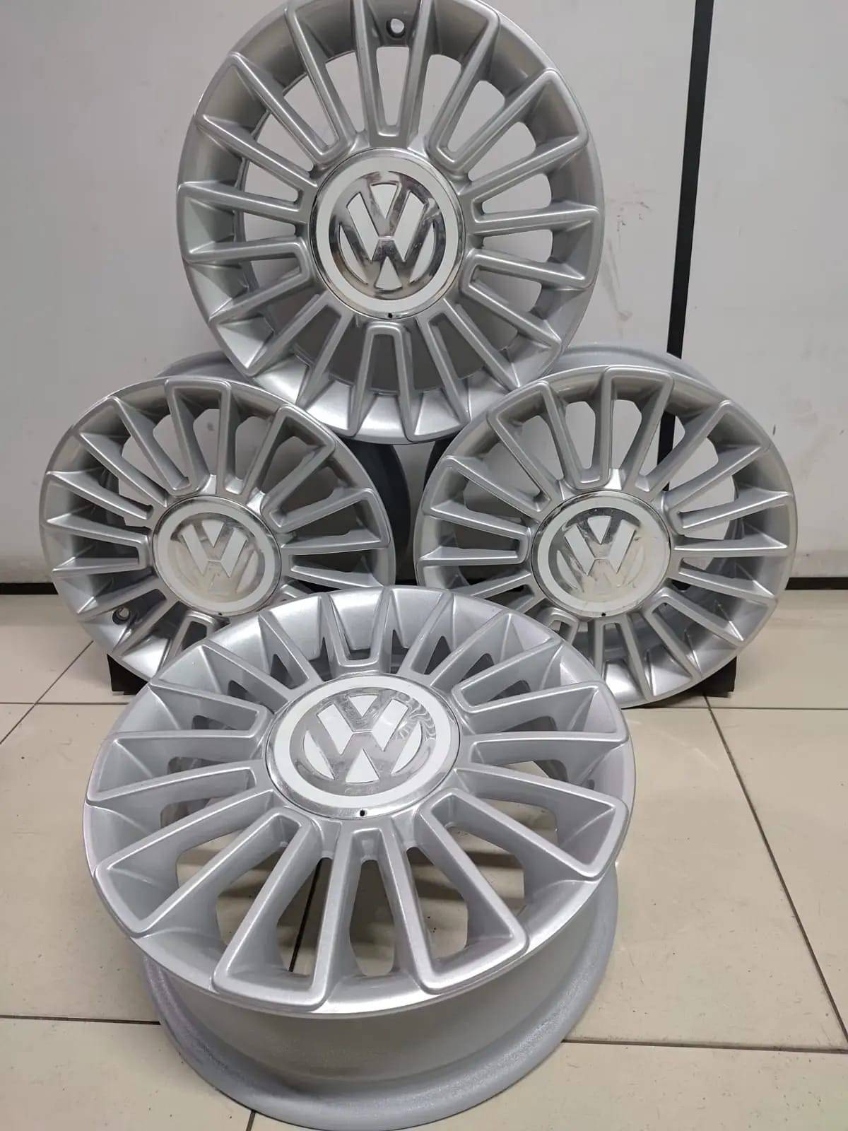 Jogo Roda Vw Up Aro 14 Original Prata Pin - Imagem 1