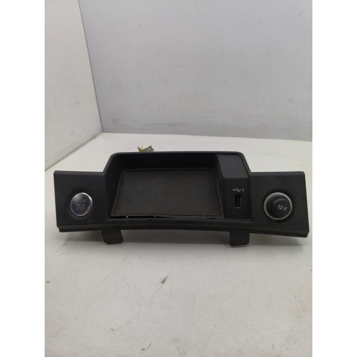 Acabamento Tomada Usb Console Audi Q5 2020/2024 - Imagem 6