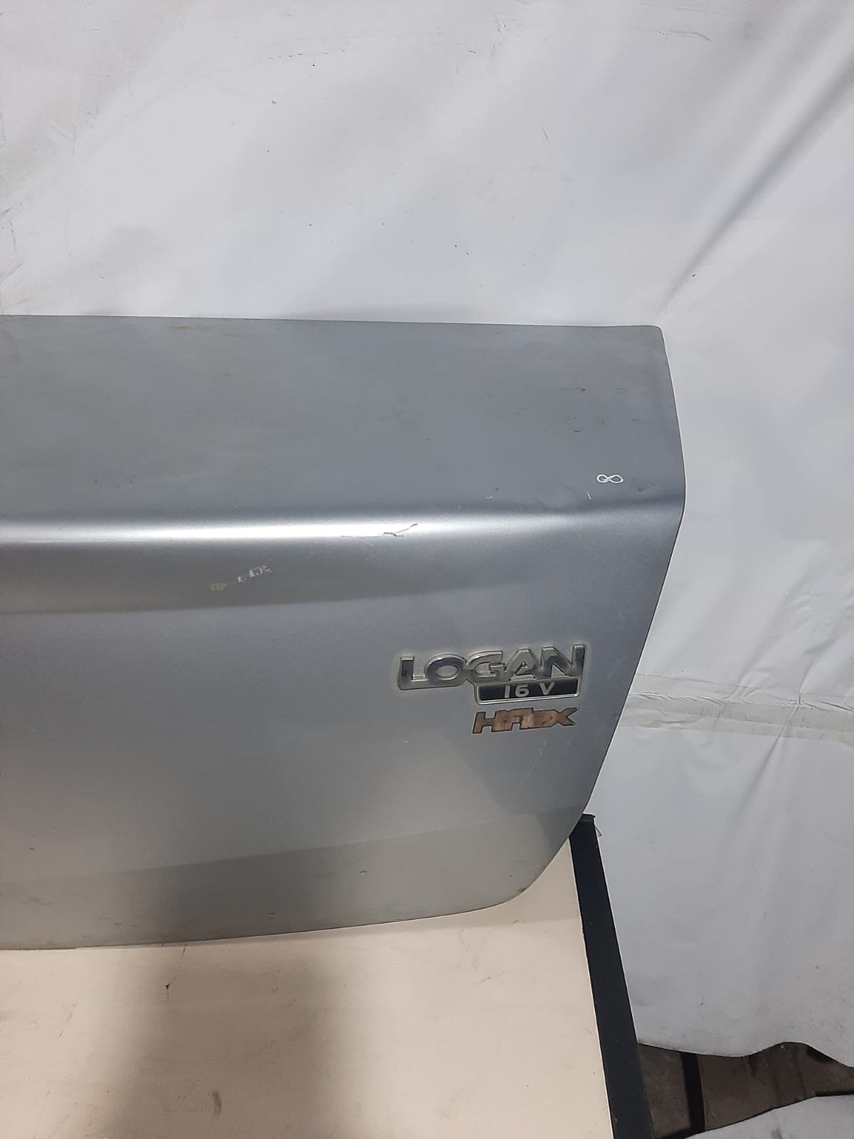 TAMPA TRASEIRA  LOGAN (CINZA) - Imagem 2