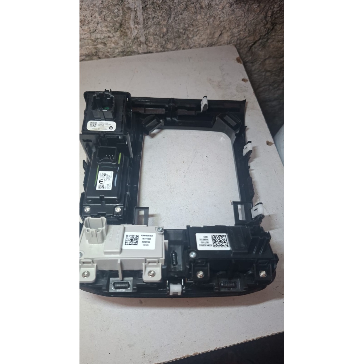 Moldura Botão Freio Mão Jeep Compass/Commander 21/ 608478365 - Imagem 6