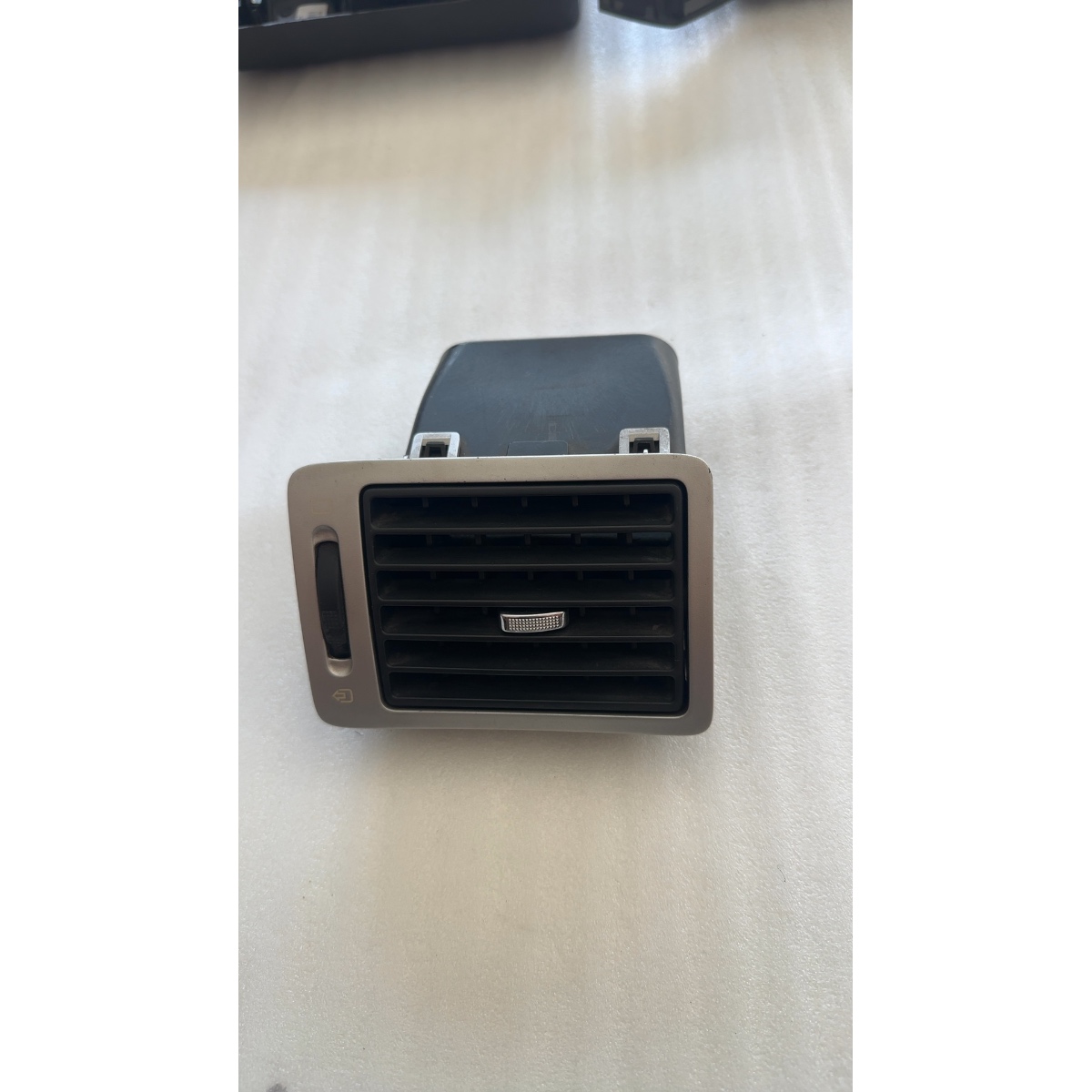 Difusor De Ar Peugeot 307 Esquerdo Cod: 9634499077 (usado)
