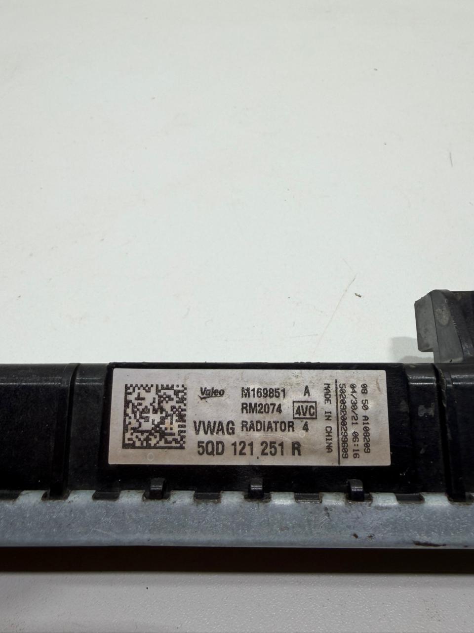 Caixa Lateral Radiador Volkswagem Taos Original 5QD121251R