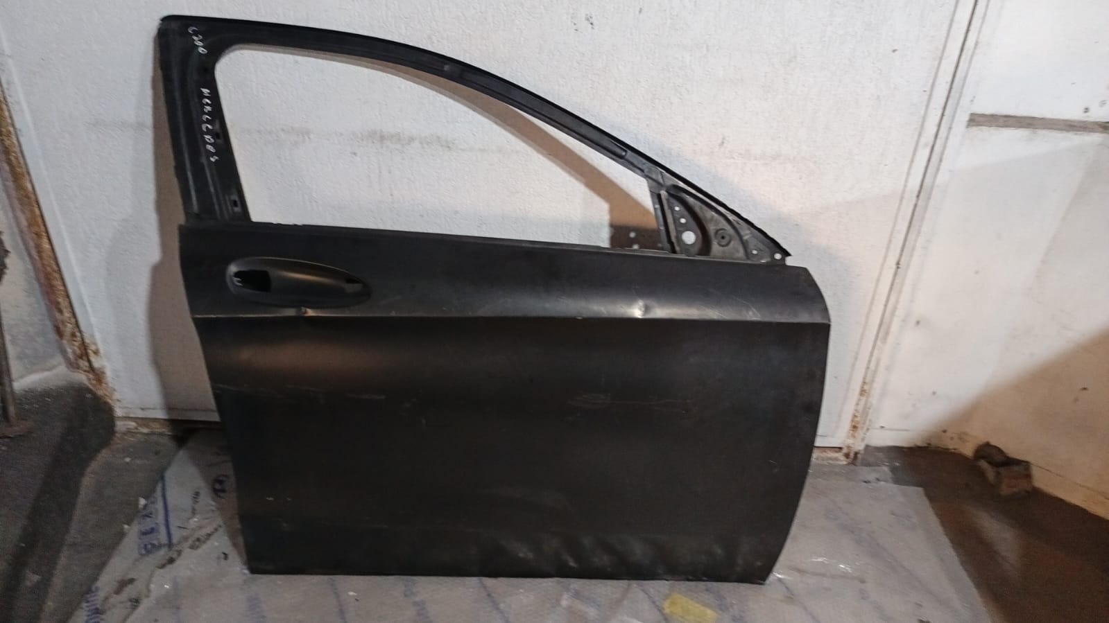 Porta dianteira esquerda Mercedes Classe C 2015-2019