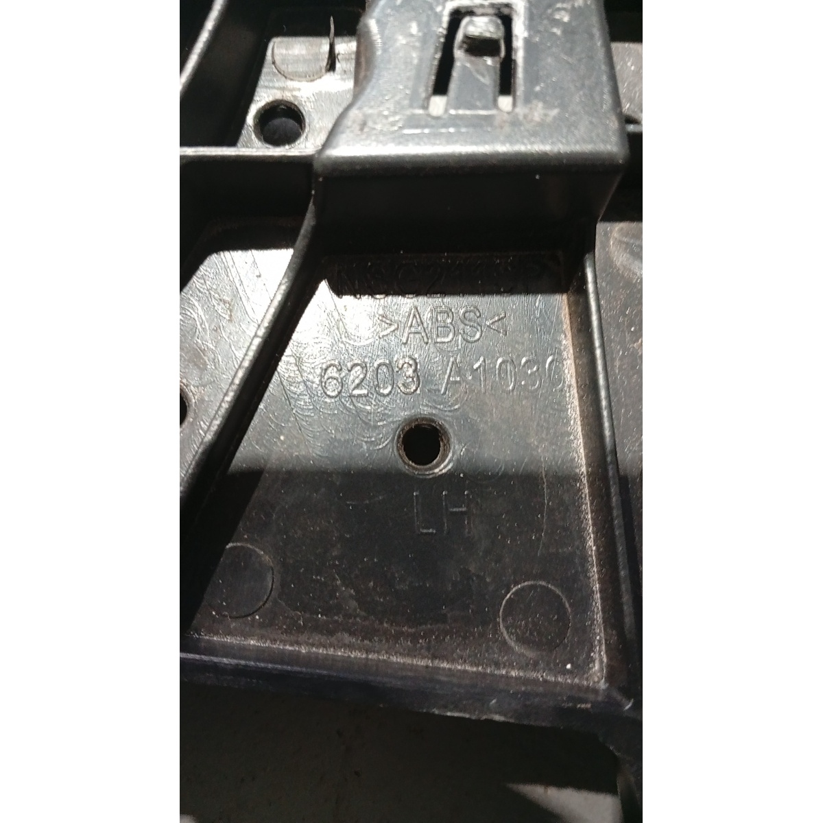 Suporte Da Grade Dianteira Lado Esquerdo Sentra 2014 - Imagem 3