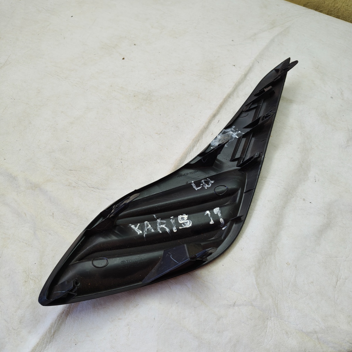 Moldura Tampa Farol Milha Sem Furo Yaris 2020 A 2024 - Imagem 4