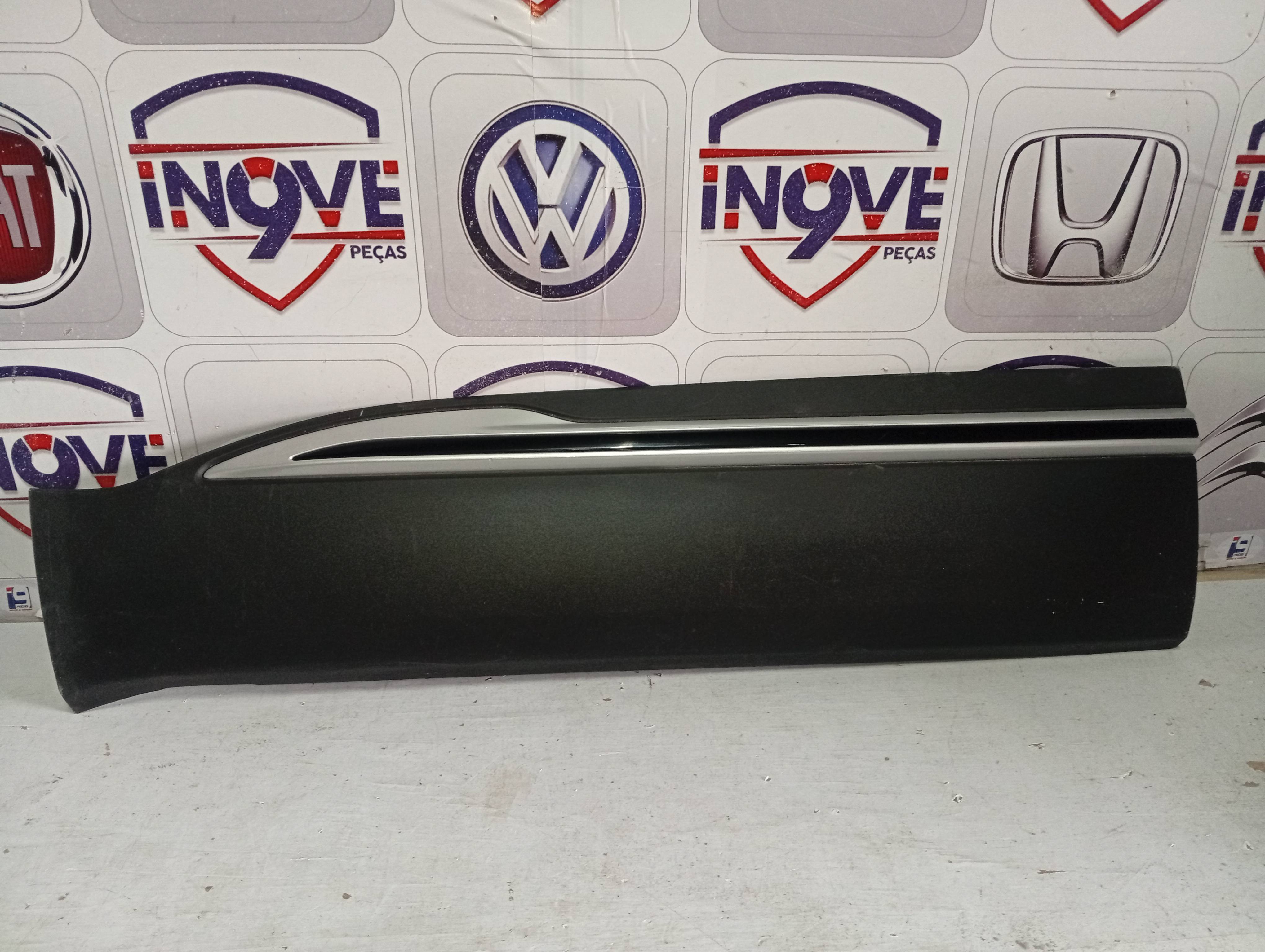 Moldura da Porta Dianteira Chery Tiggo 5X Esquerdo Usada