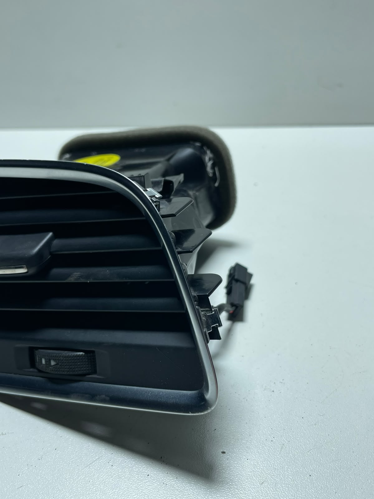 Difusor Ar Direito Audi Q3 Tfsi 2.0 Turbo 2015 N°8u1820902b - Imagem 3