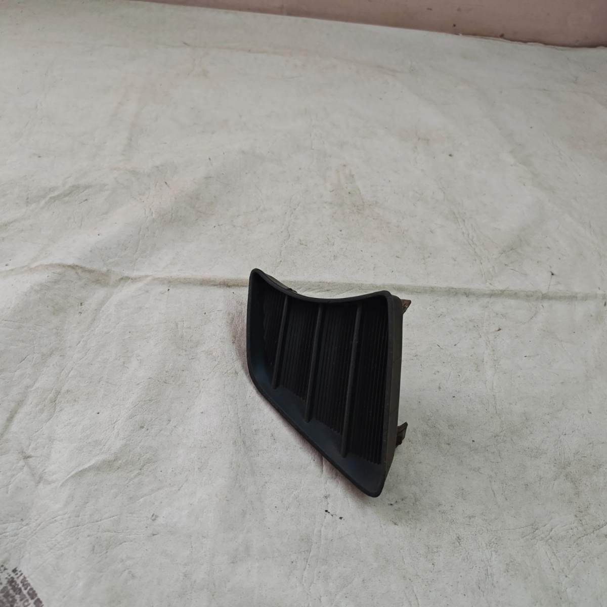 Moldura Parachoque Dianteiro Esquerdo Hilux - Imagem 3