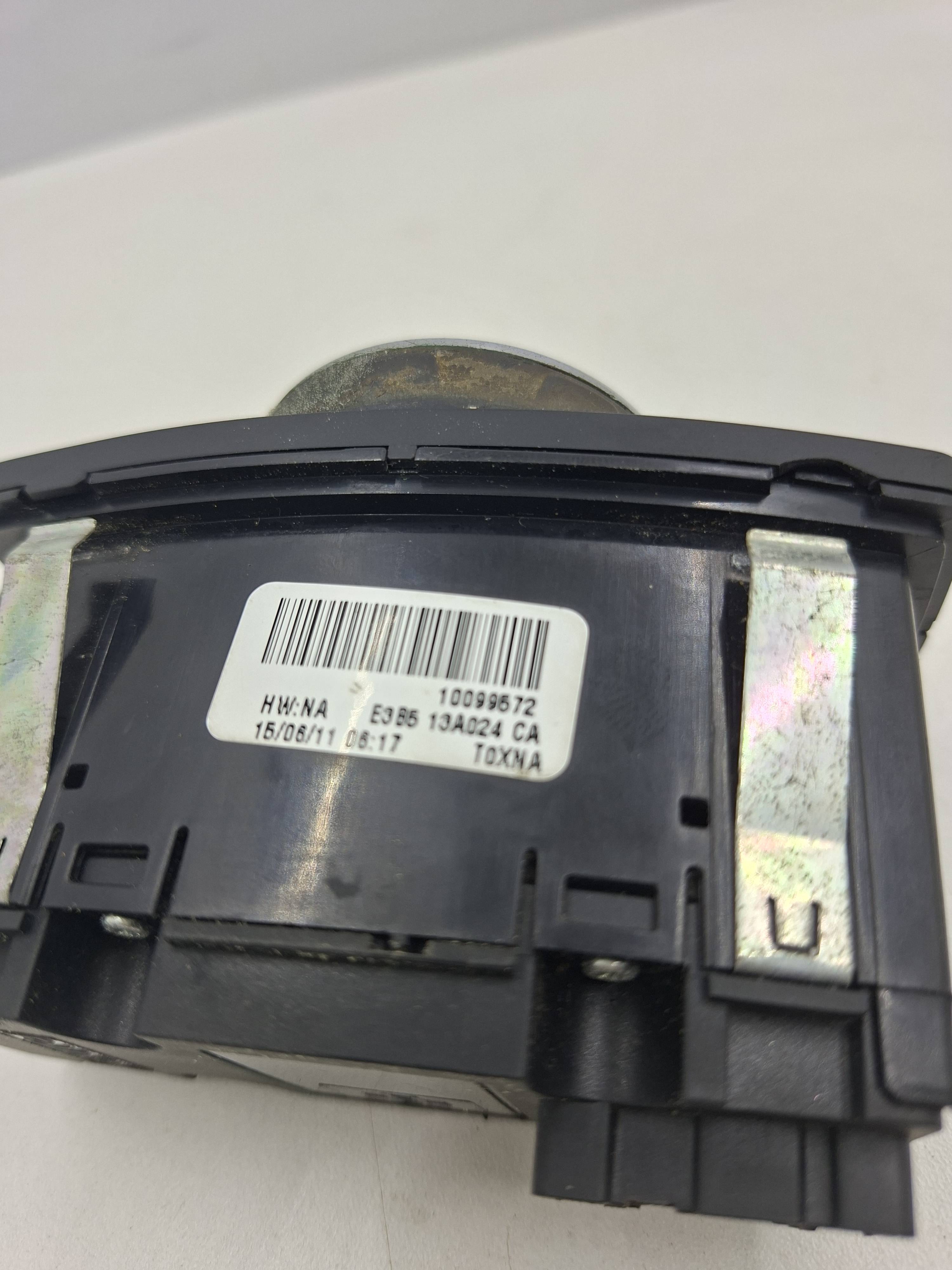 Botão do Farol do Ford Ka 2019 - E3B513A024 - Imagem 2