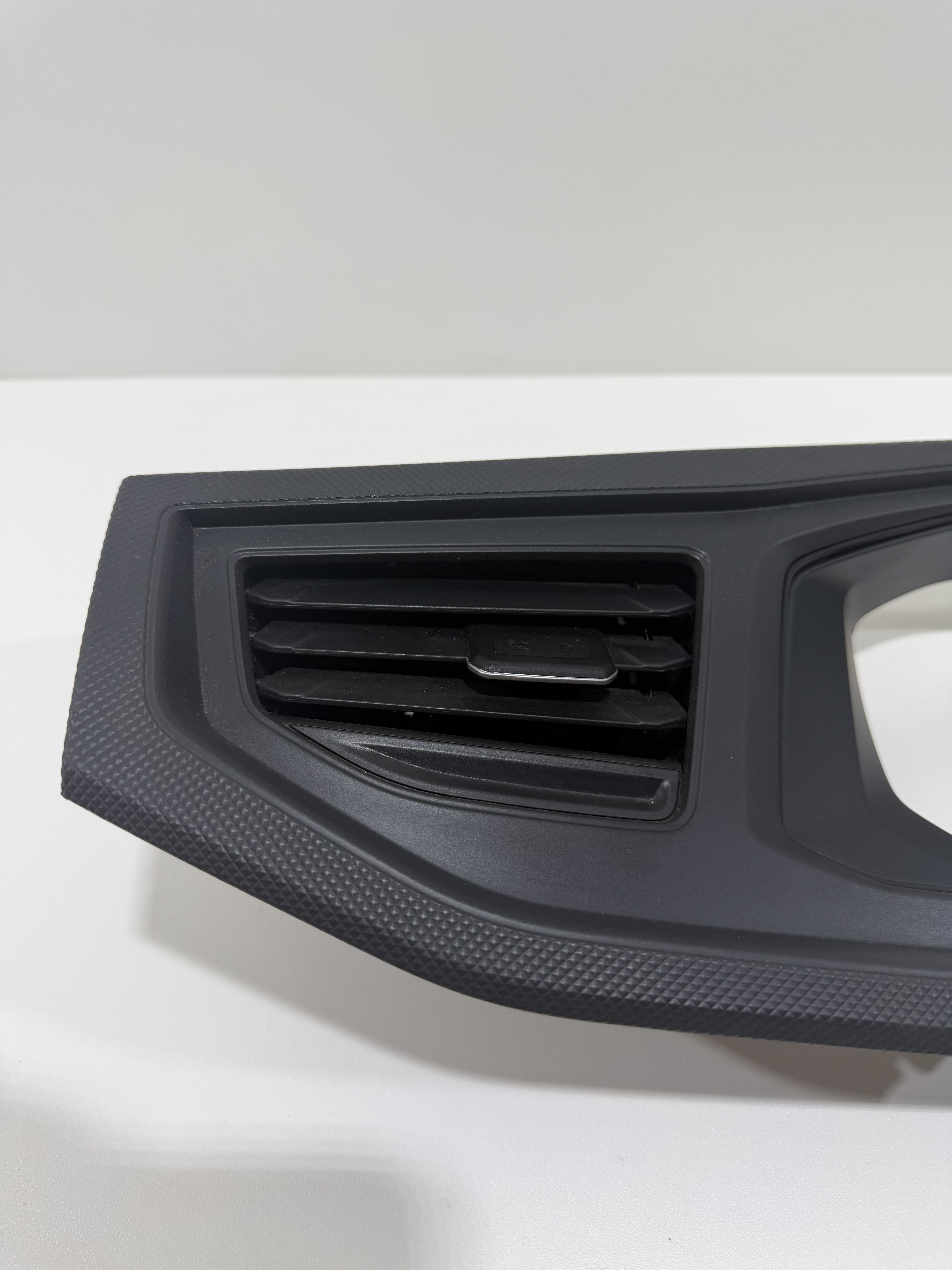 Moldura Painel Instrumento Volkswagen Polo Track 6EA858417 - Imagem 4