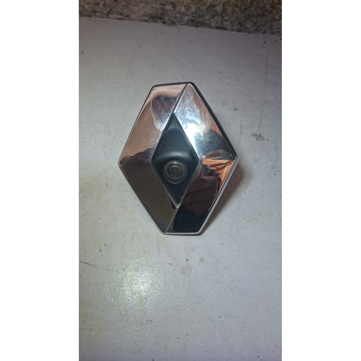 Emblema Simbolo Tampa Traseira Mala Renault Kwid Clio Camera Cromado/prata - Imagem 2