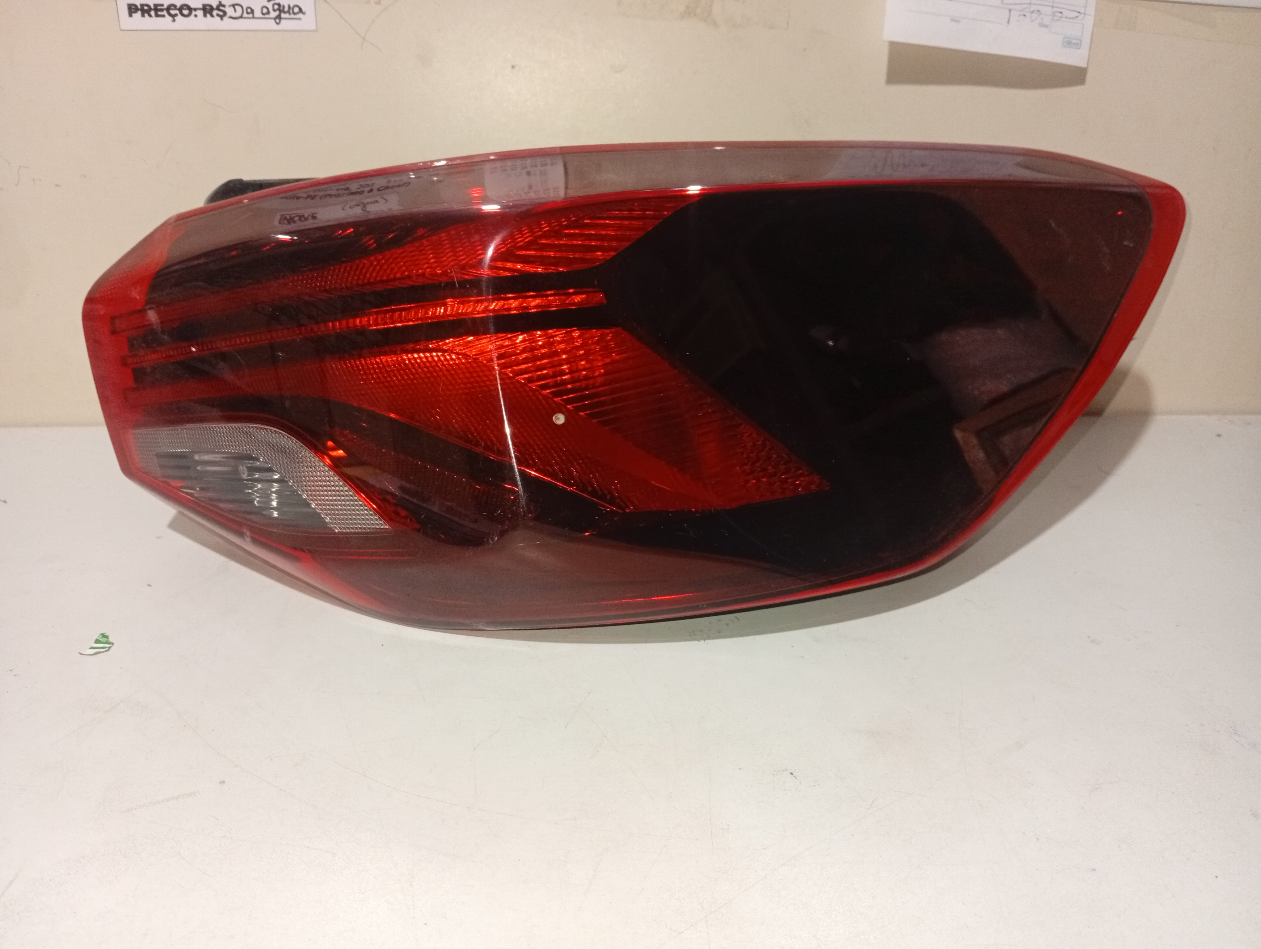 Lanterna Traseira CHEVROLET Onix Lado Direito - Imagem 1