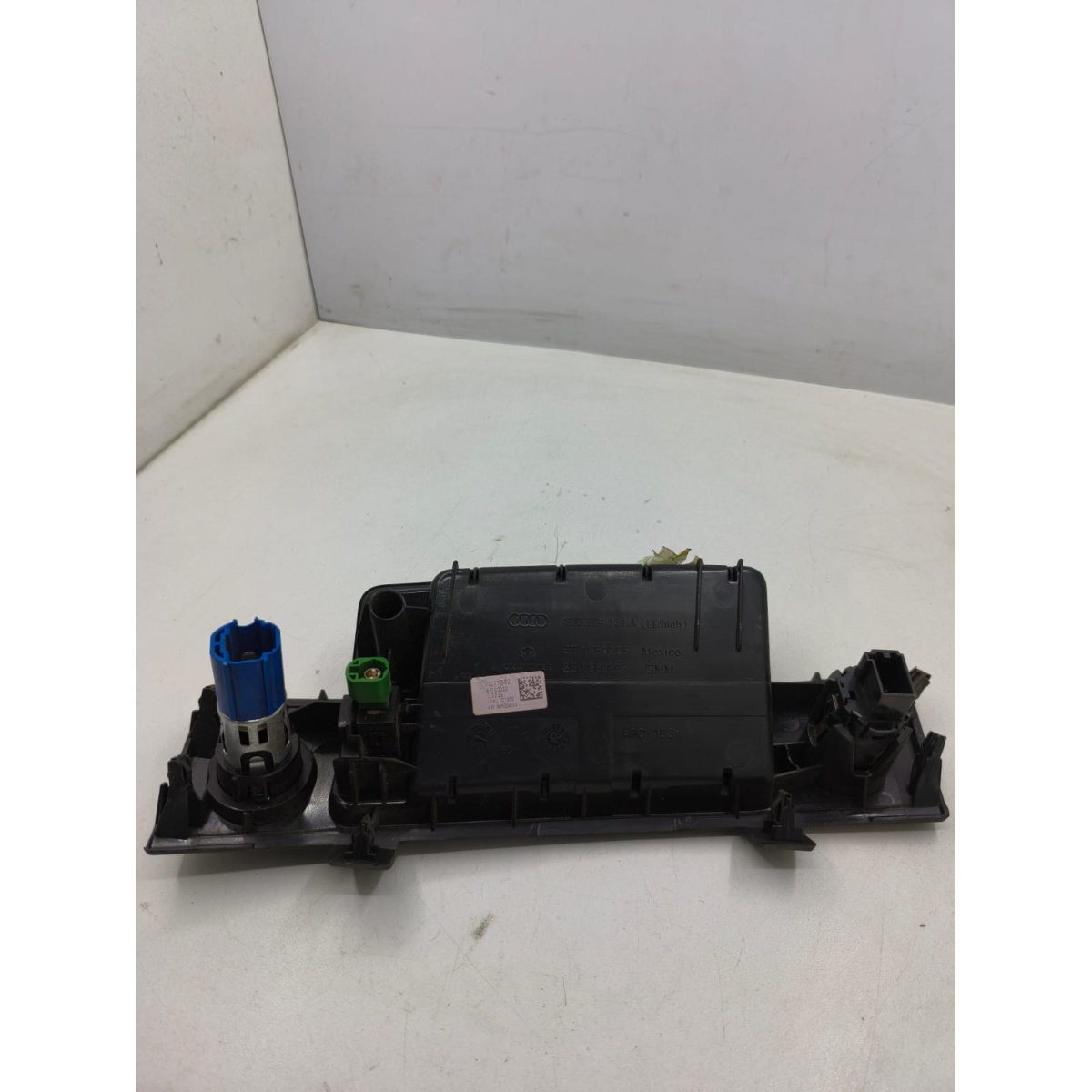 Acabamento Tomada Usb Console Audi Q5 2020/2024 - Imagem 3