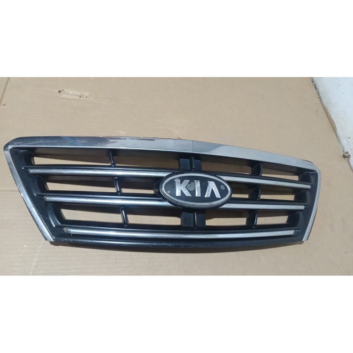 Grade Kia Sorento Usado Original Com Detalhe Pequeno - Imagem 2