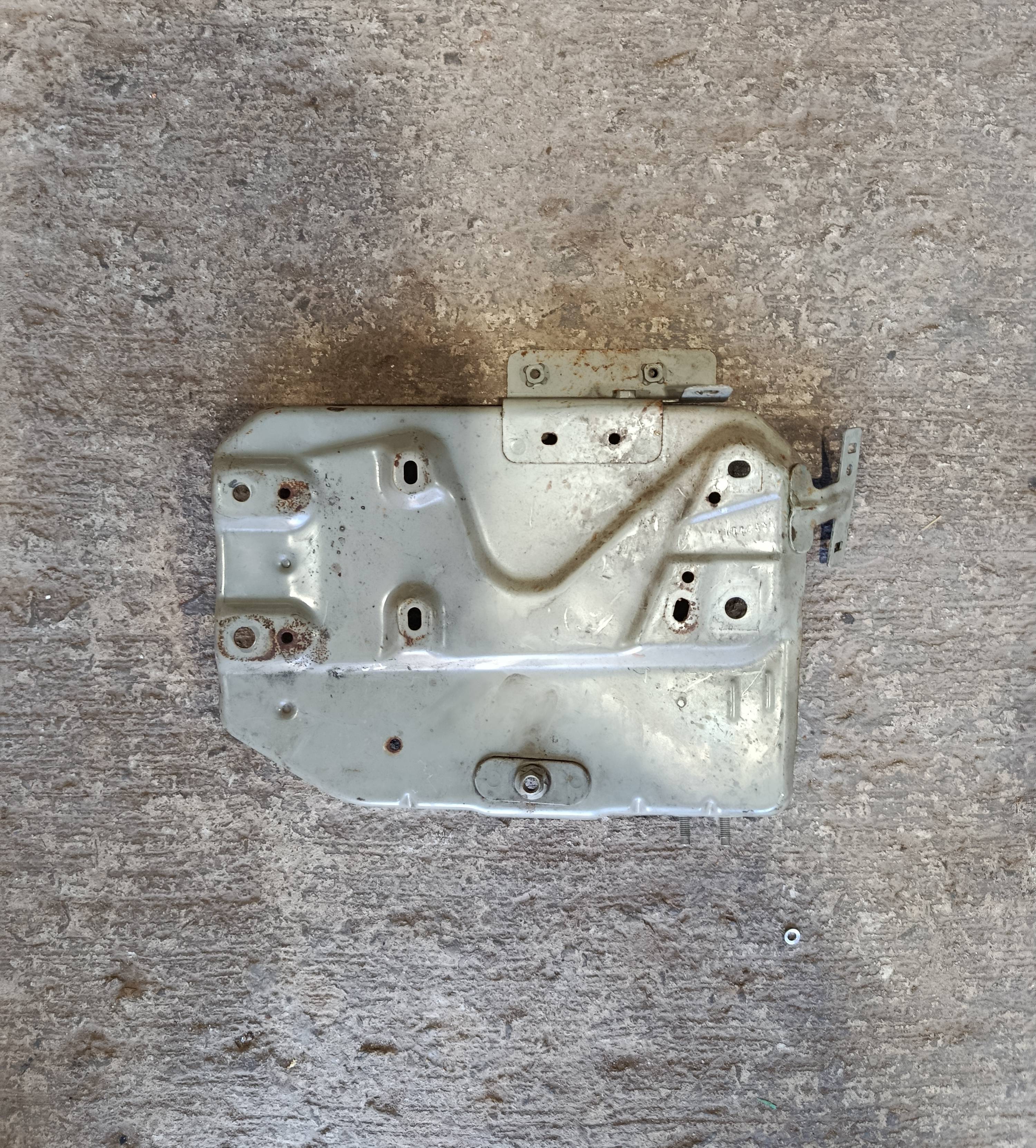 Suporte De Bateria Nissan Versa 2015 Original - Imagem 2