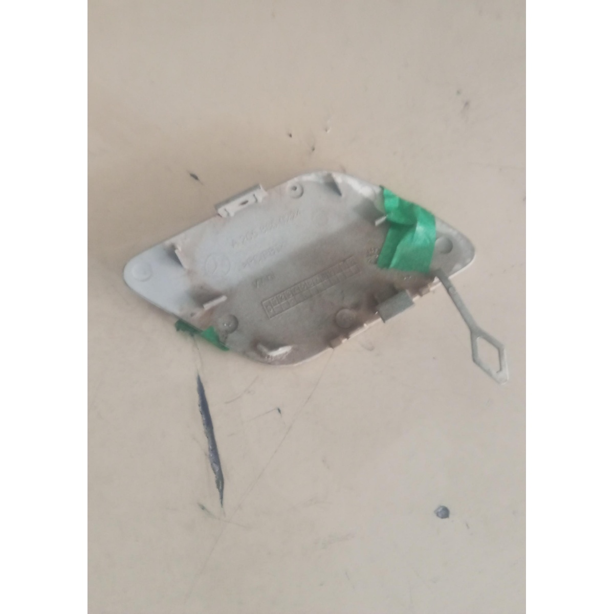 Tampa de Engate Mercedes-Benz W205 C180 C200 2015-2021 - Imagem 2