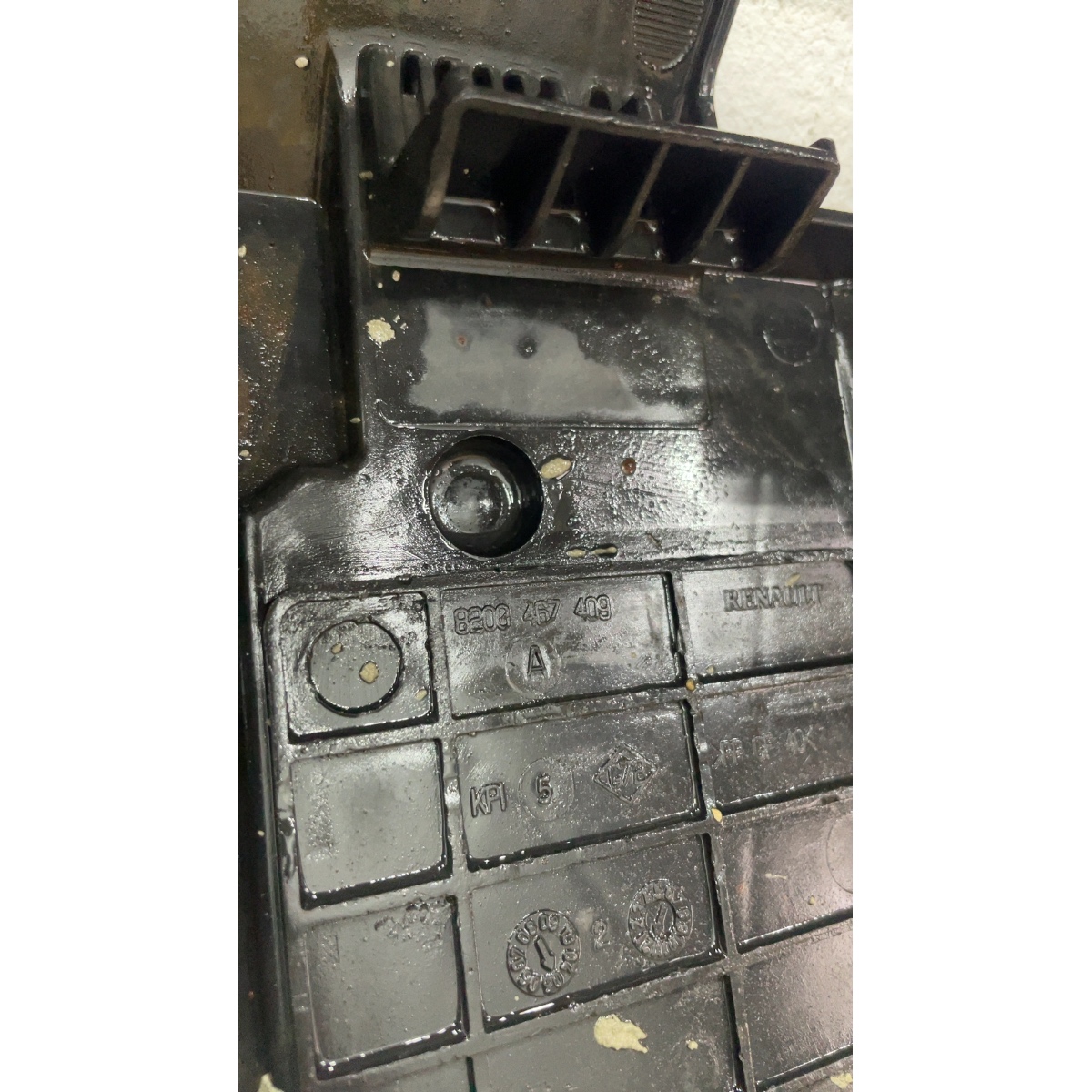 Caixa Suporte Bateria Renault Megane - Imagem 2