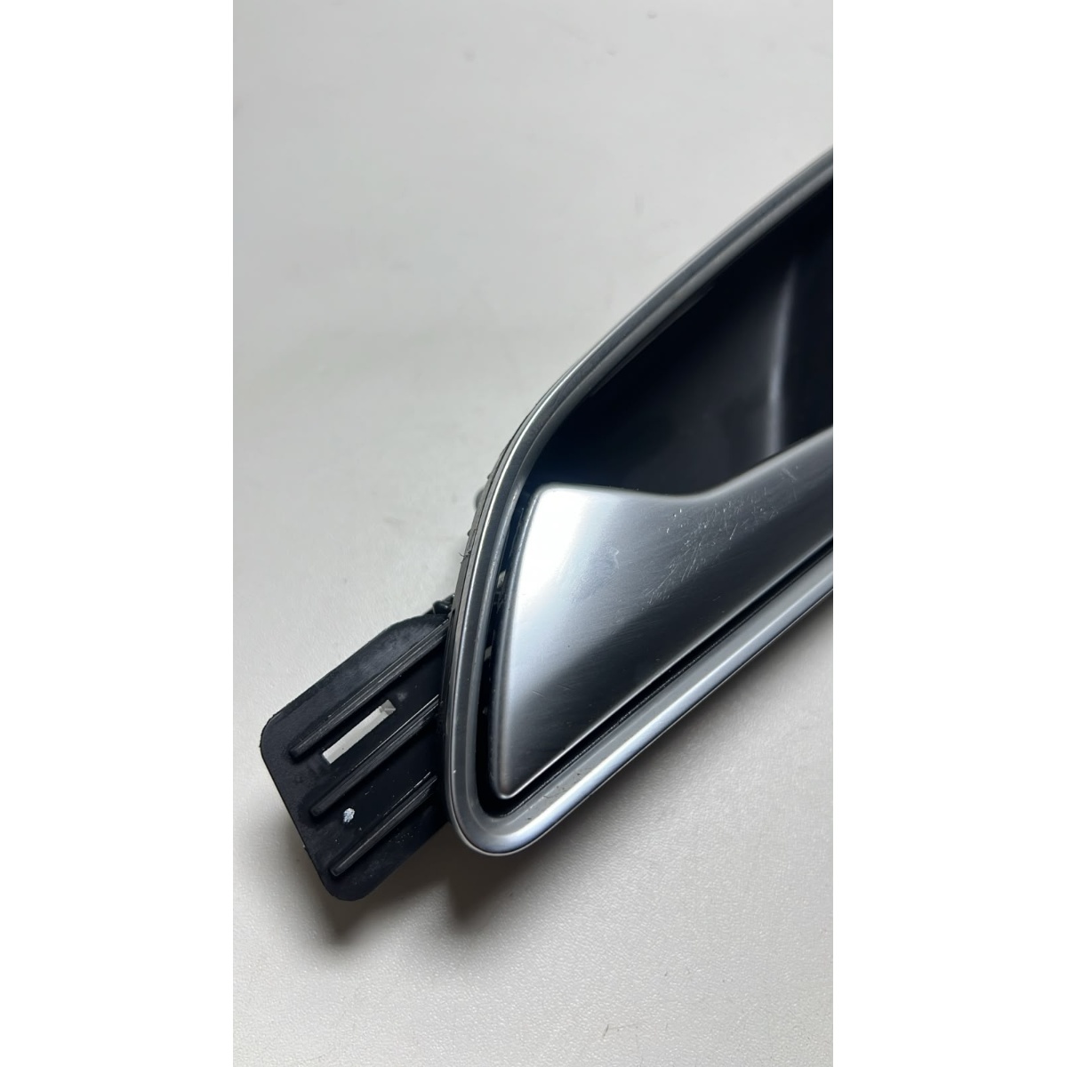 Maçaneta Interna Tras Esq Audi Q3 2011 A 2018 8u0839019 Cromado Preto Traseira - Imagem 2