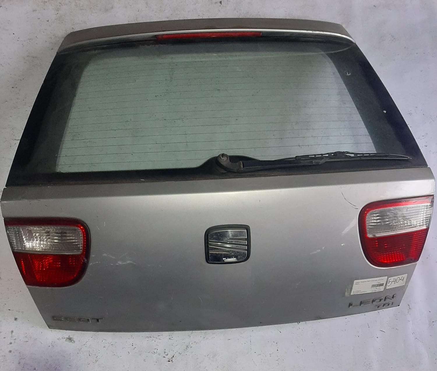 TAMPA TRASEIRA SEAT CORDOBA 1997/2000 (PRATA)