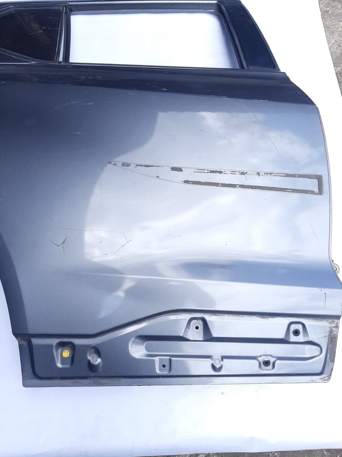 PORTA TRASEIRA KICKS 2017/2022 LADO DIREITO (CHUMBO) - Imagem 10
