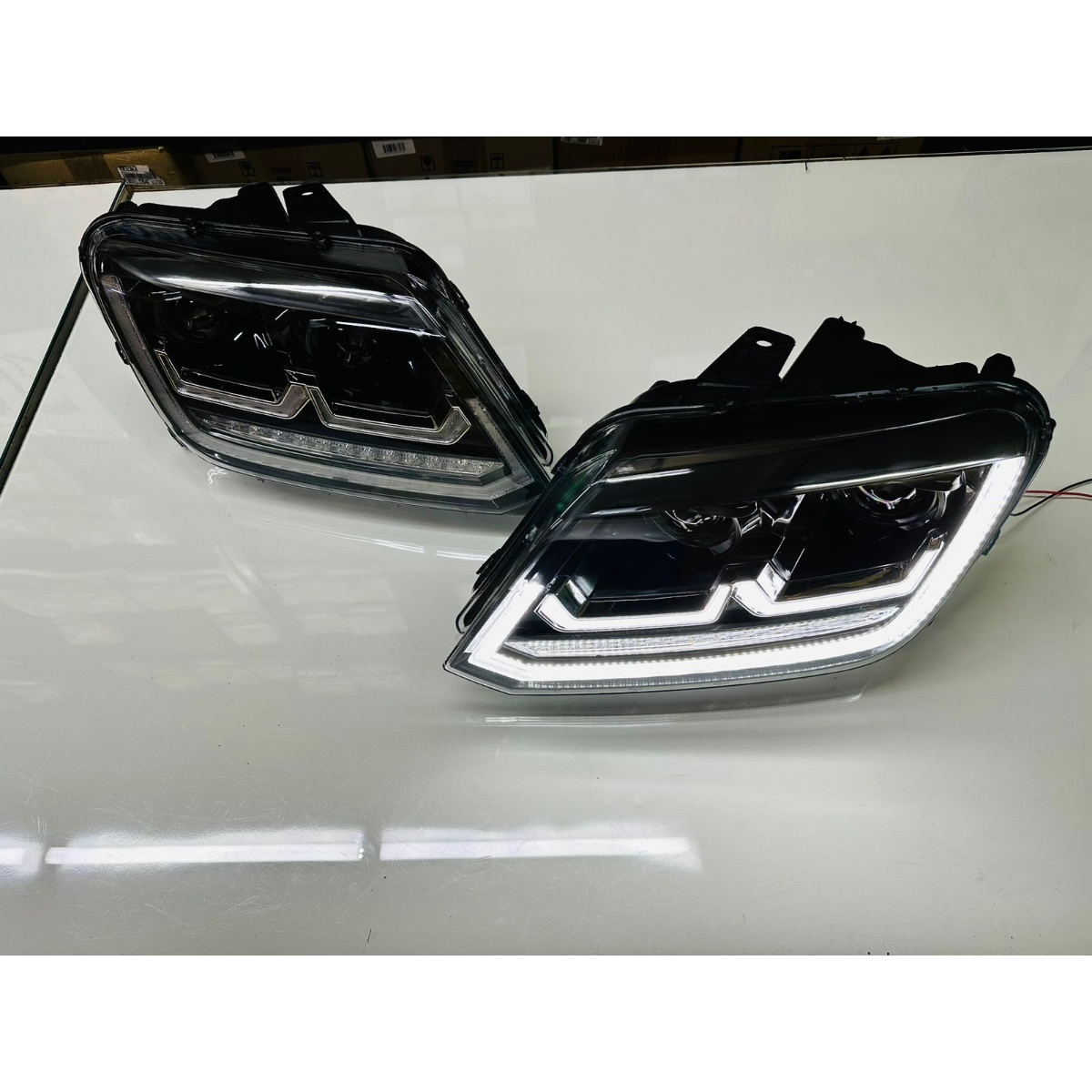 Farol Dianteiro LED Volkswagen Amarok 2025 - Imagem 2