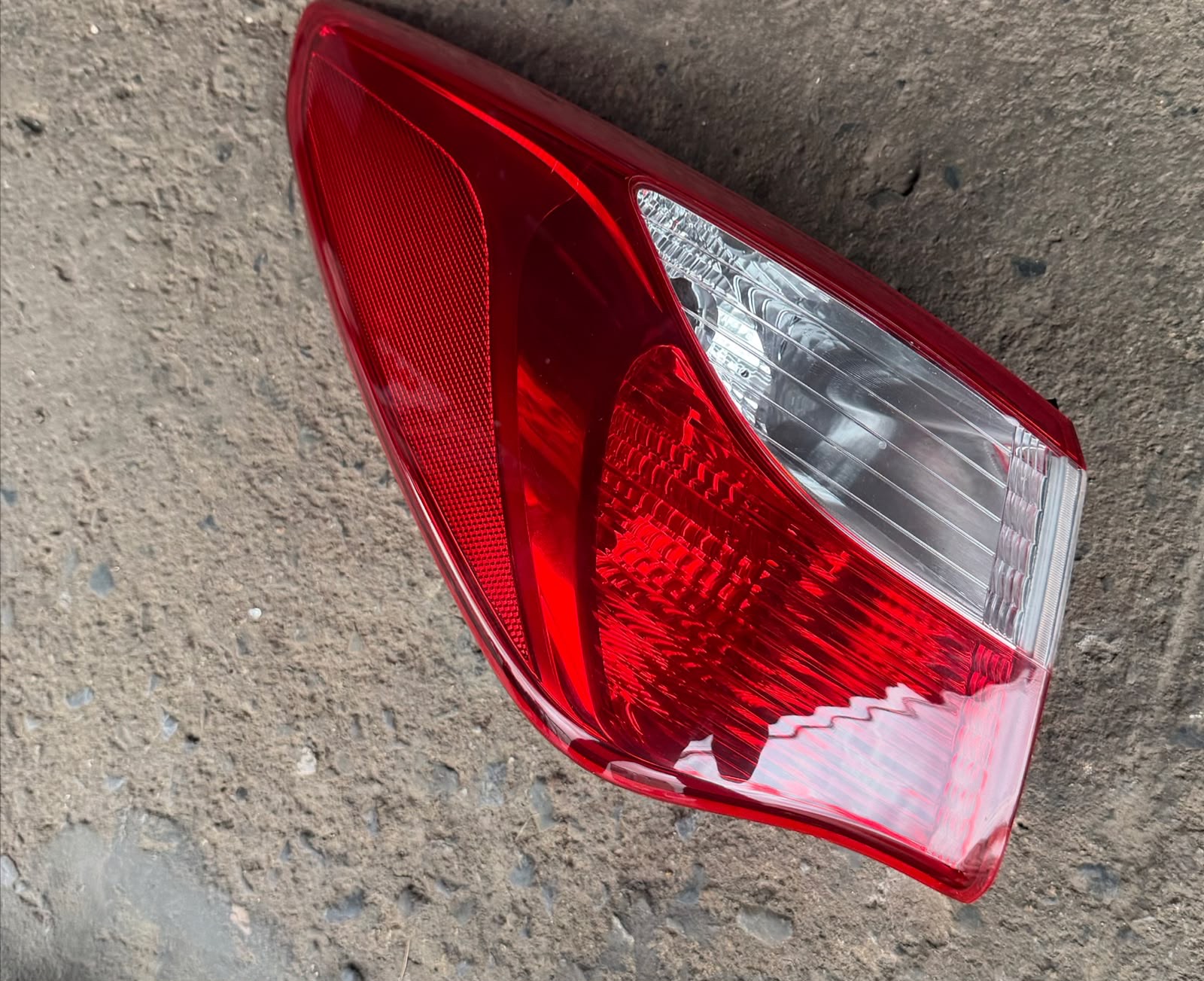 Lanterna Hb20s 2013 A 2018 Original Lado Esquerdo Canto Esquerdo/motorista Vermelho/branco - Imagem 2