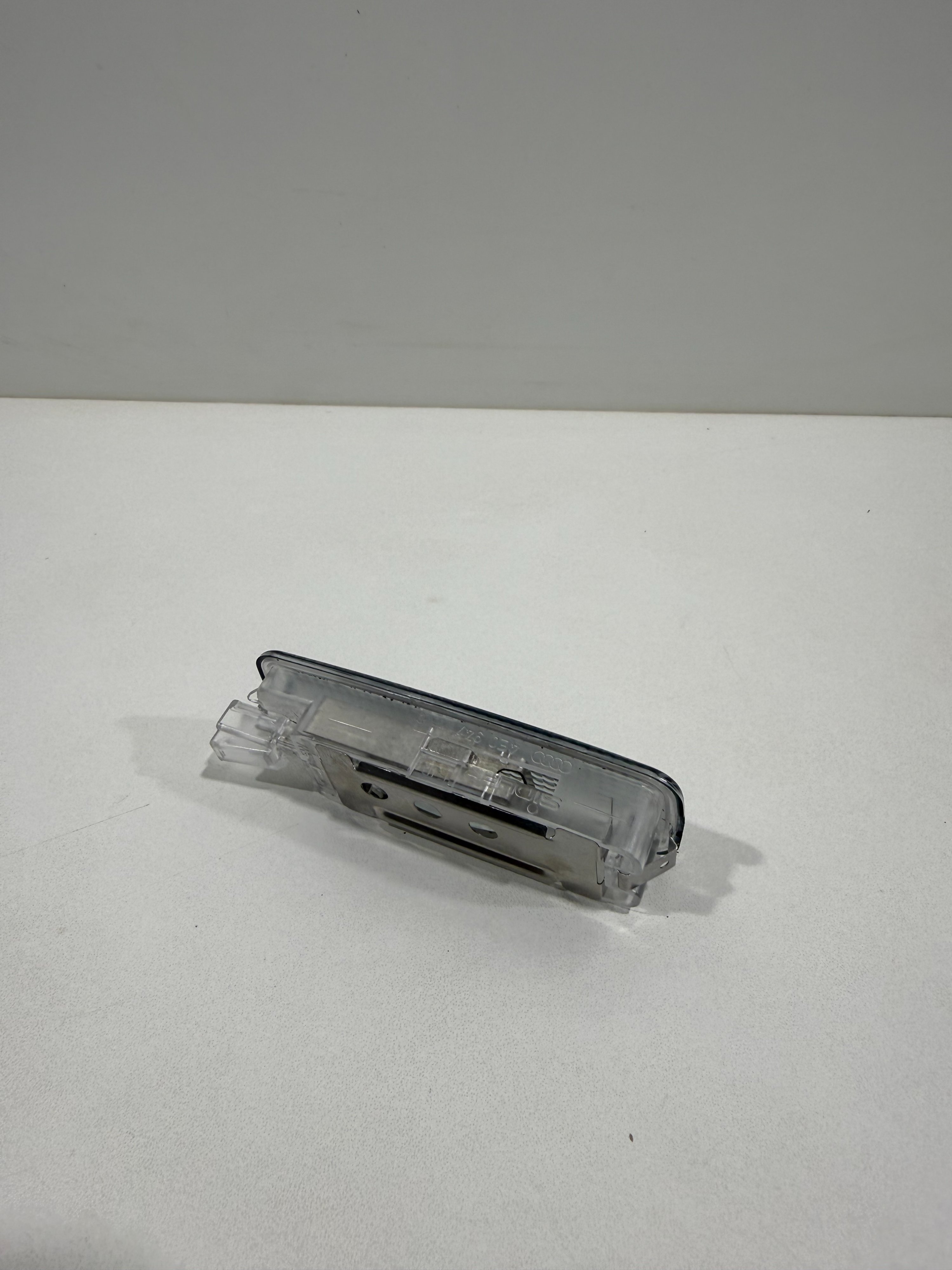 Luz de cortesia interna Audi A3 Sedan 4d0947105a - Imagem 4