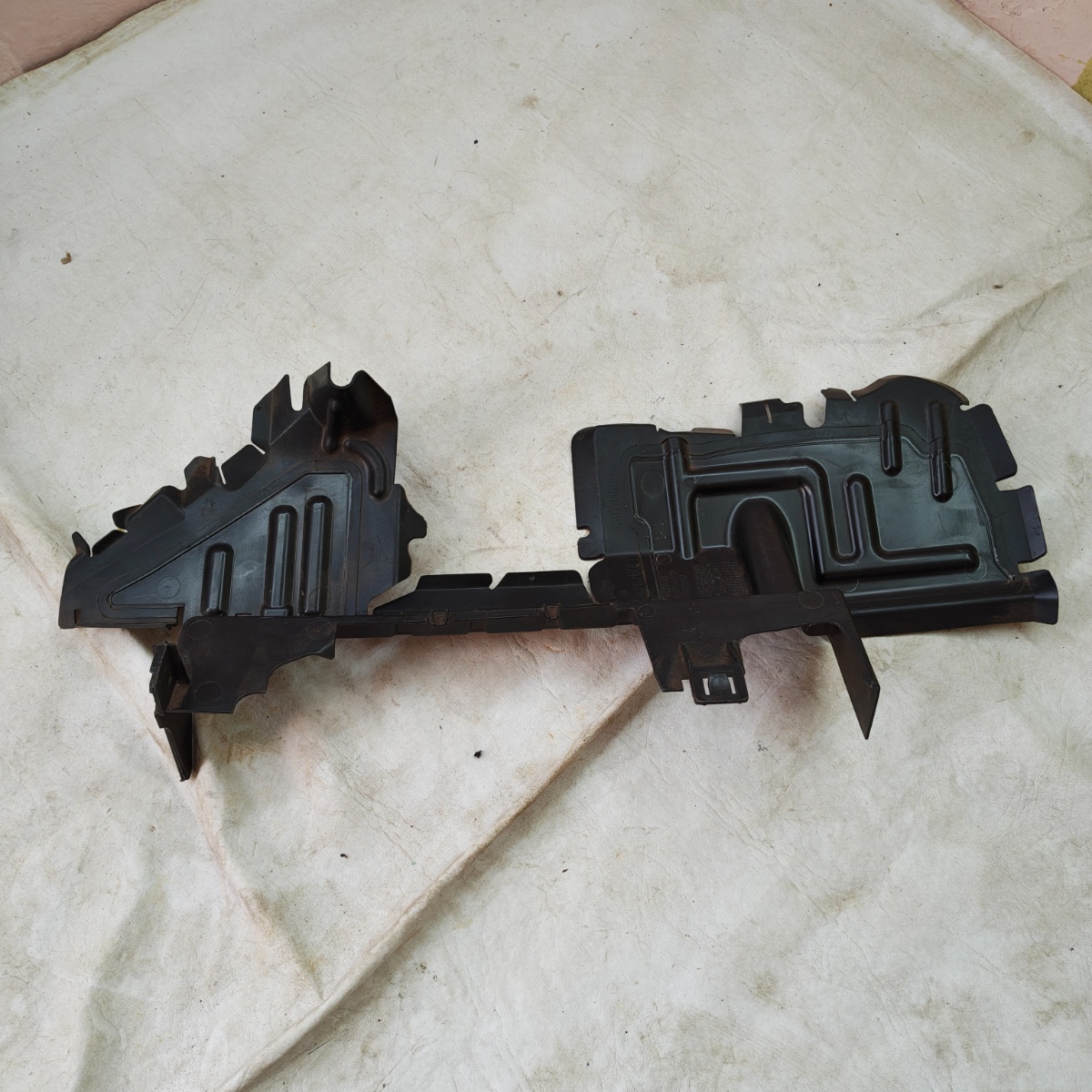 Defletor Radiador Gm Cruze Direito 2020/2023  42576061