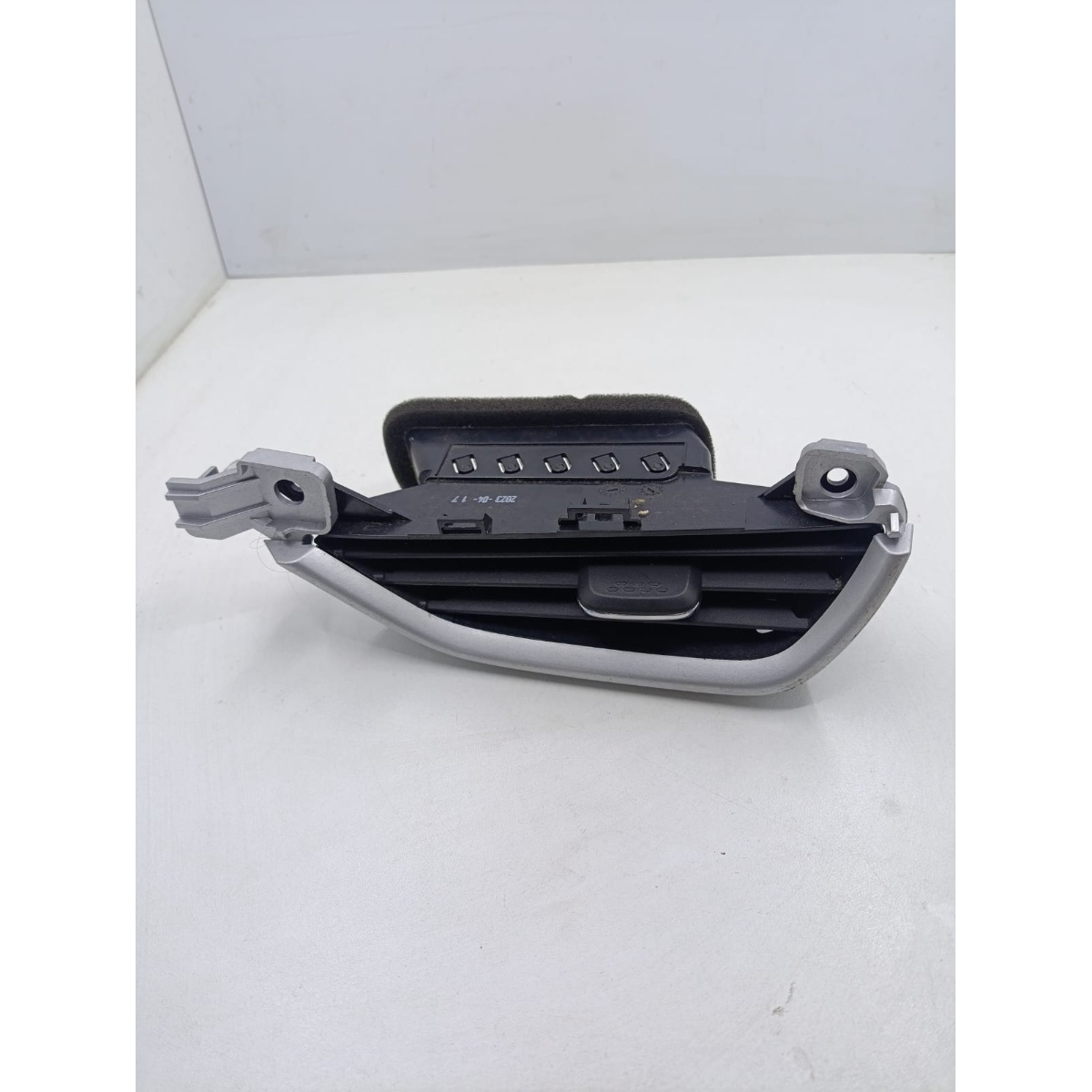 Difusor Ar Painel Direito Onix Tracker Original Gm 26240860