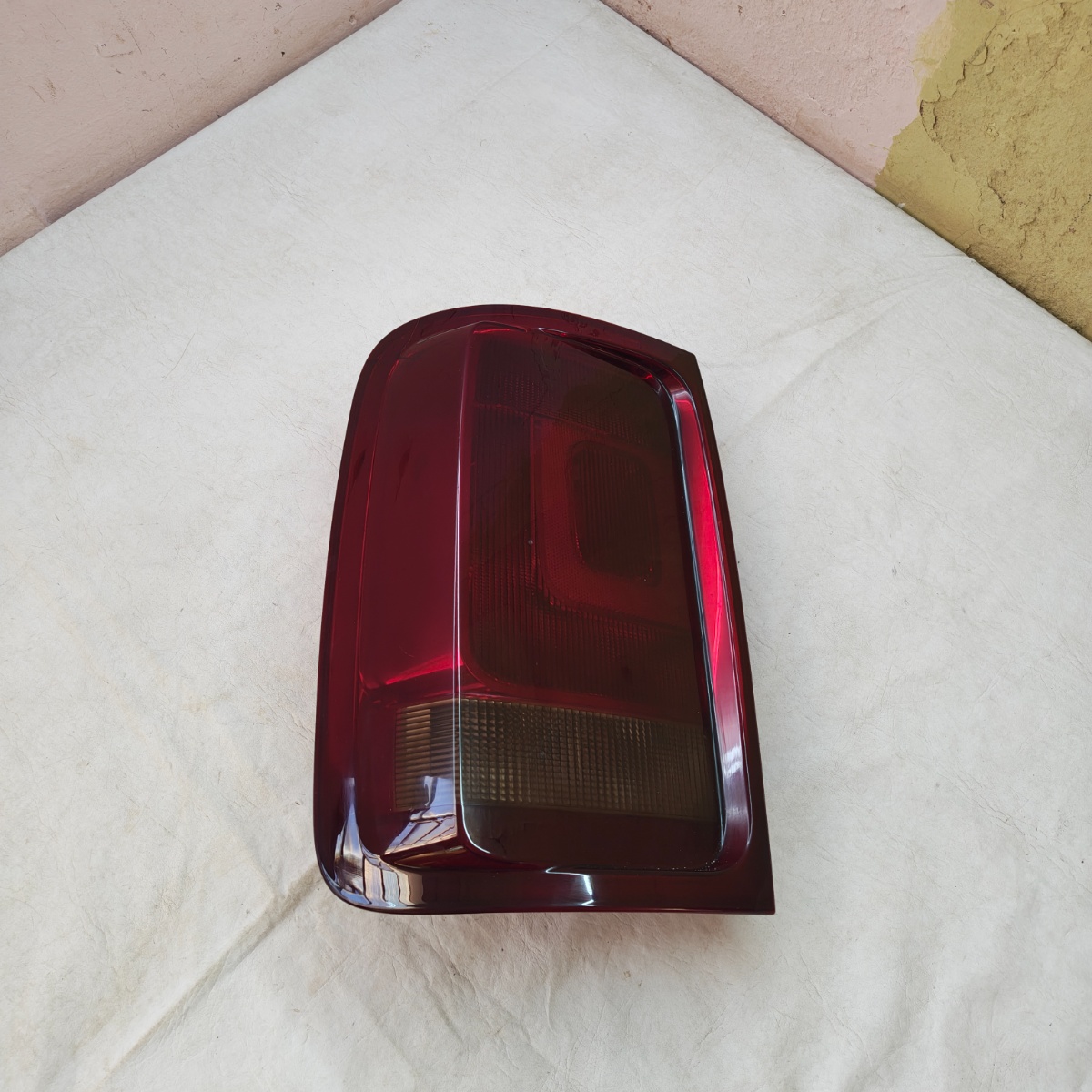 Lanterna Amarok Esquerdo 2014 A 2019 Original Fume Esquerdo/motorista Fumê Escuro
